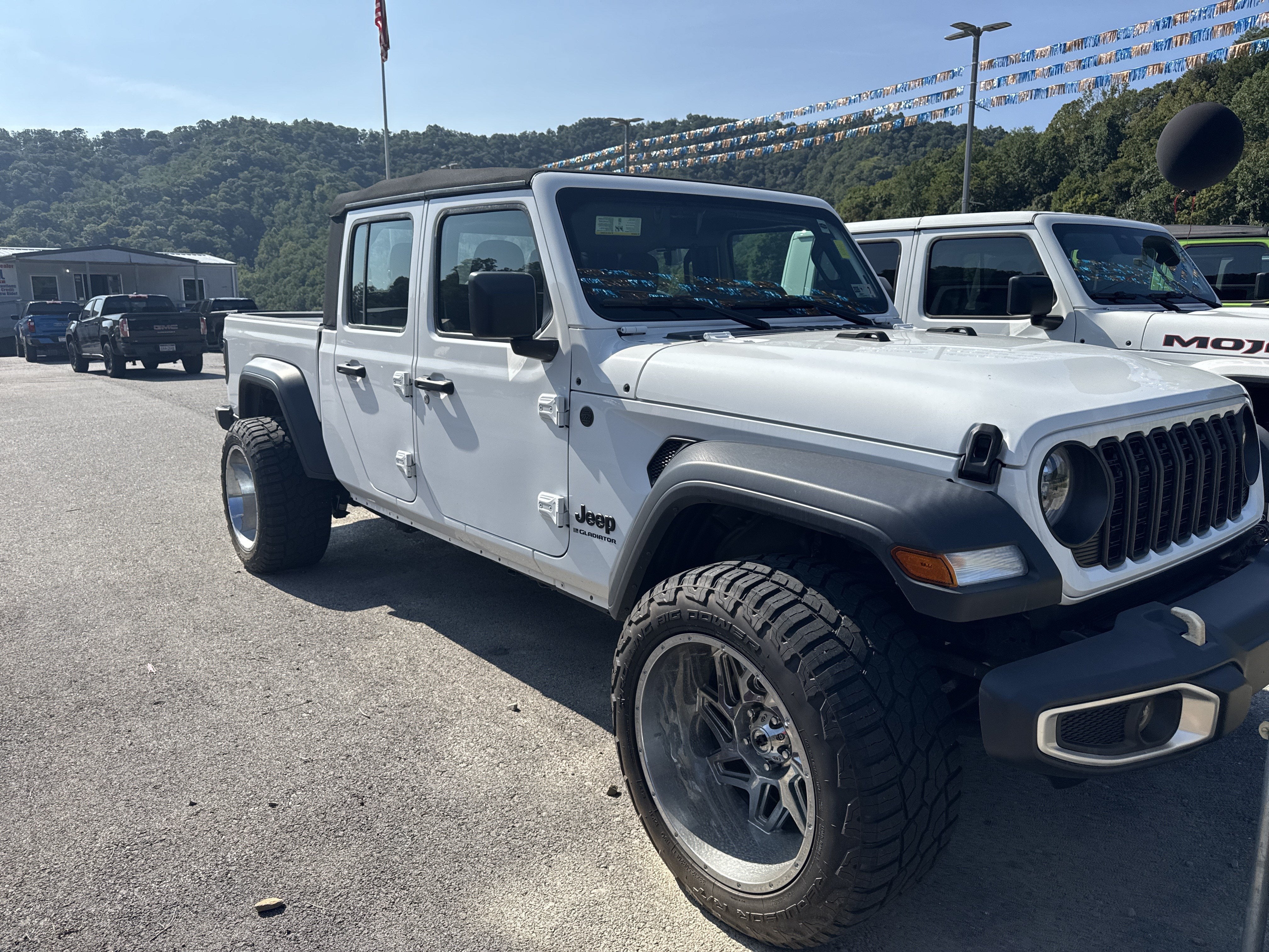 2024 Jeep Gladiator Sport