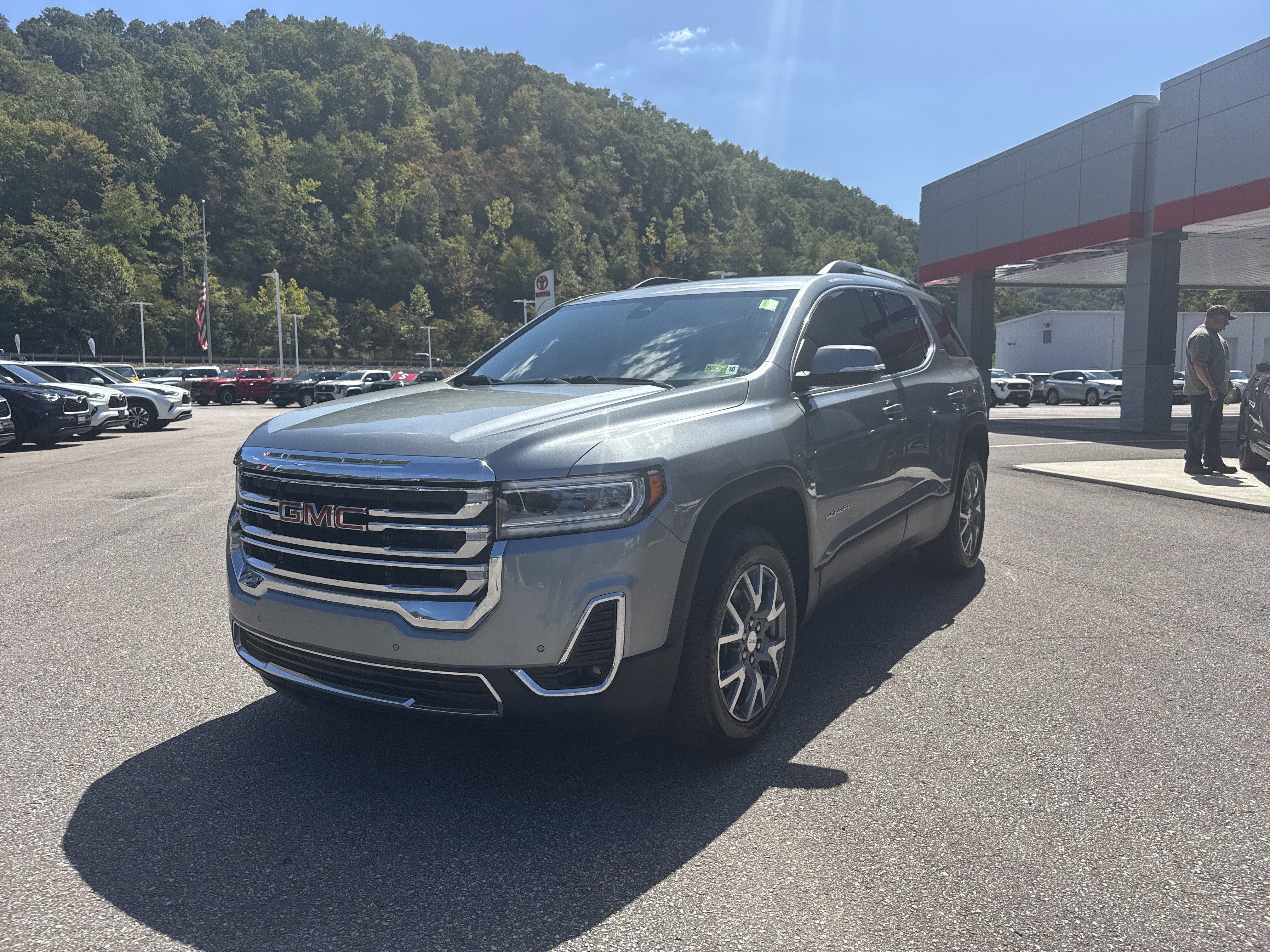 2023 GMC Acadia SLT