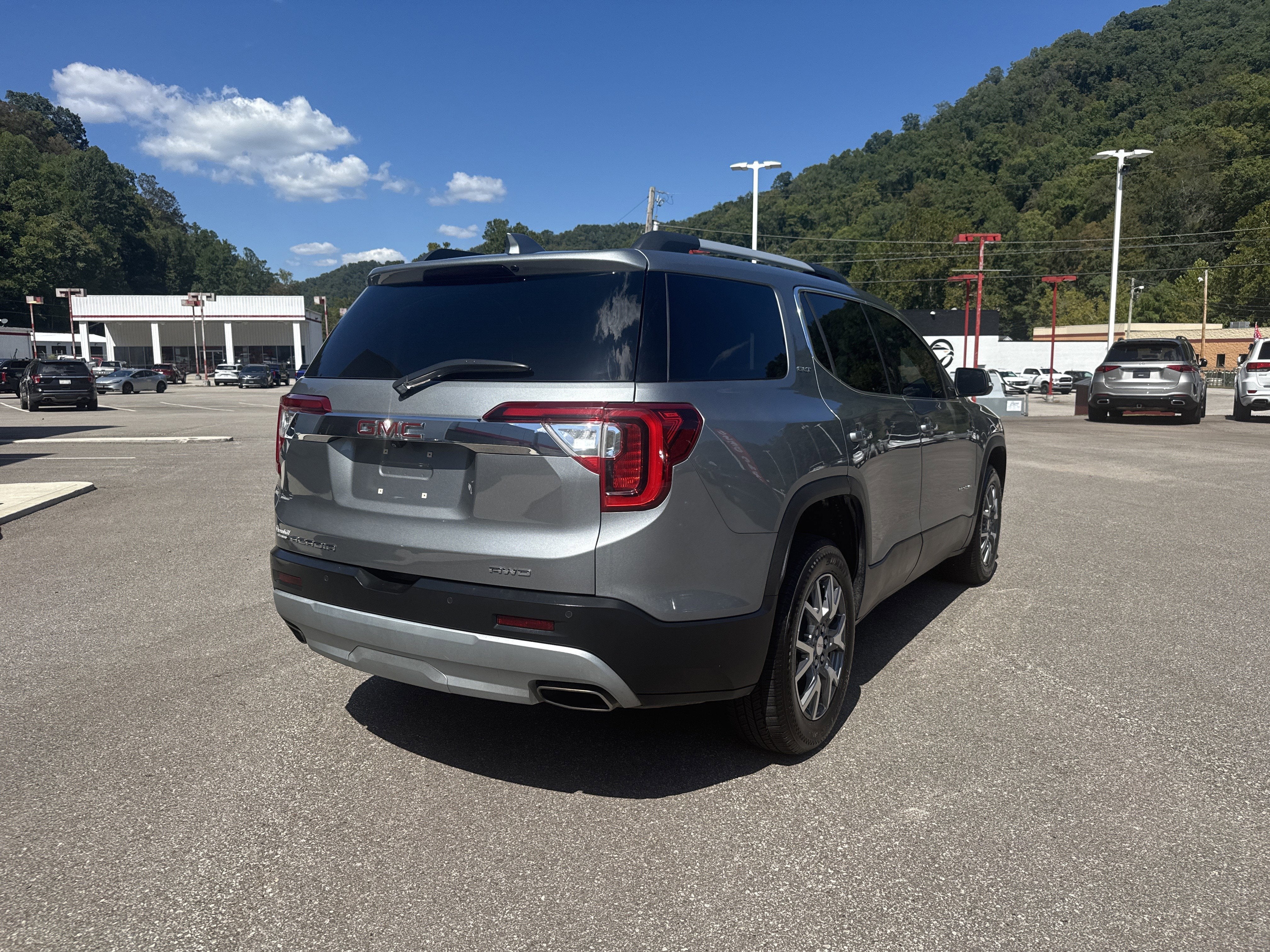 2023 GMC Acadia SLT