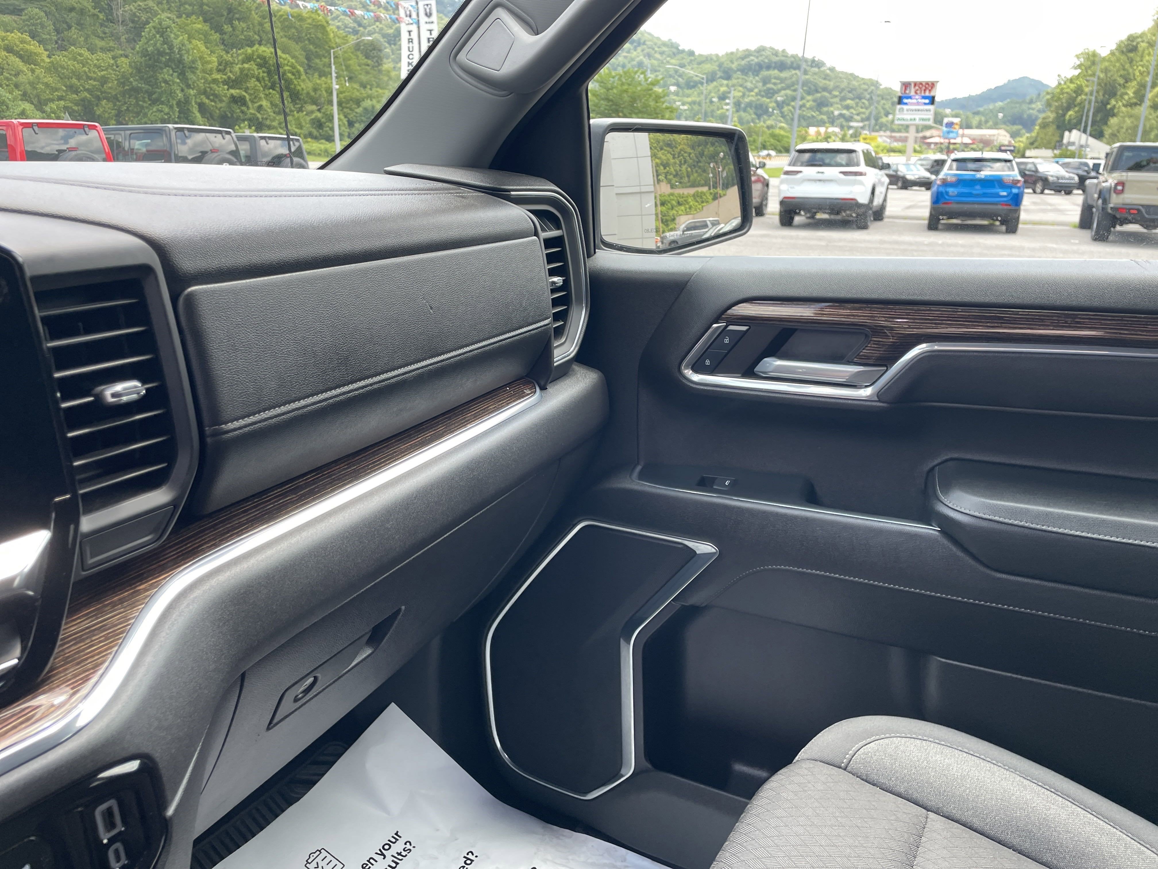 2024 GMC Sierra 1500 SLE