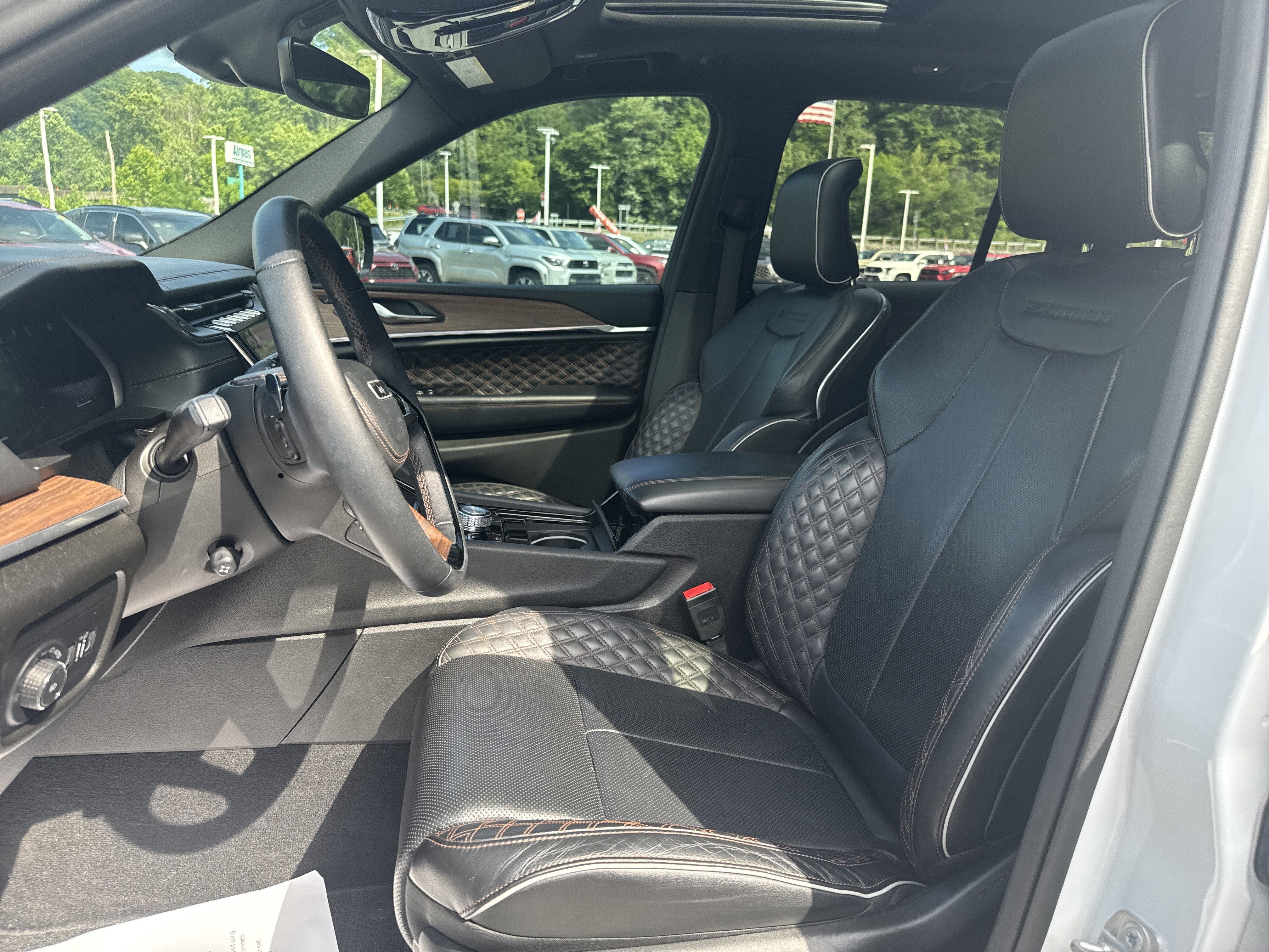 2022 Jeep Grand Cherokee Summit
