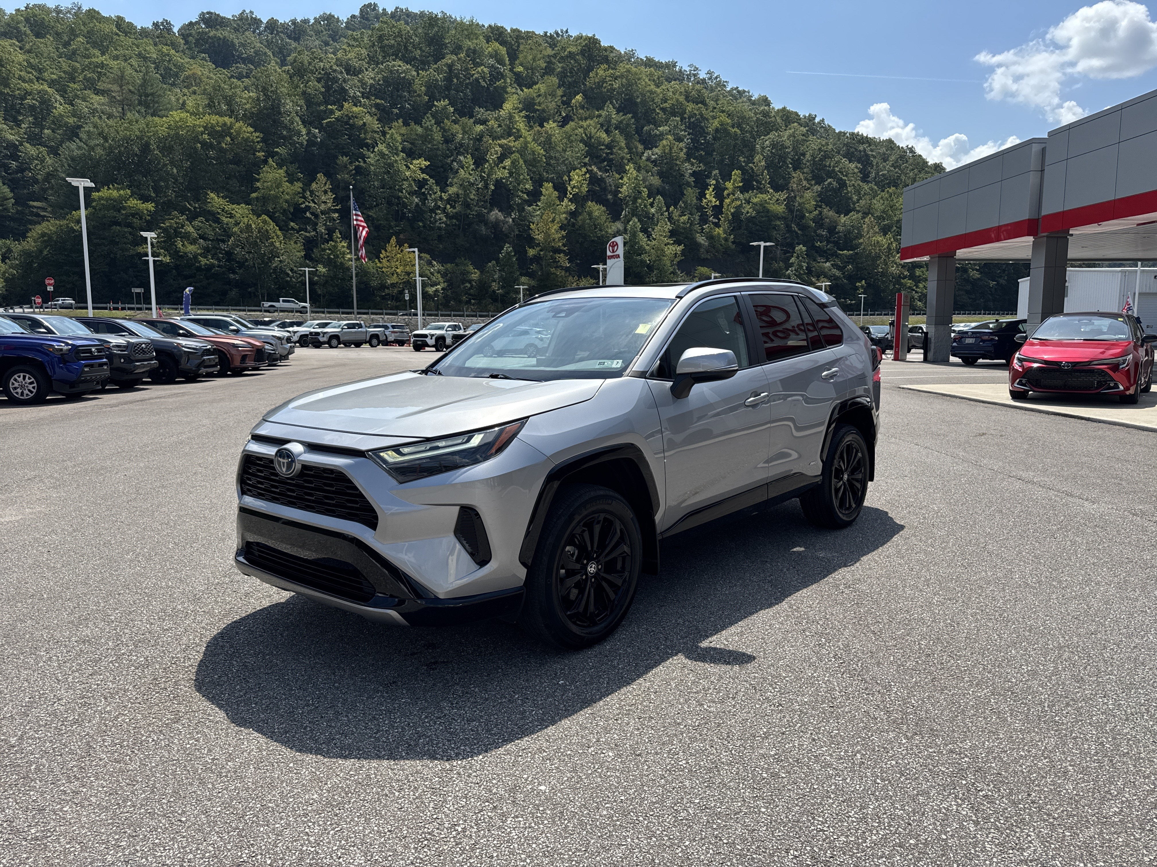 2024 Toyota RAV4 Hybrid SE