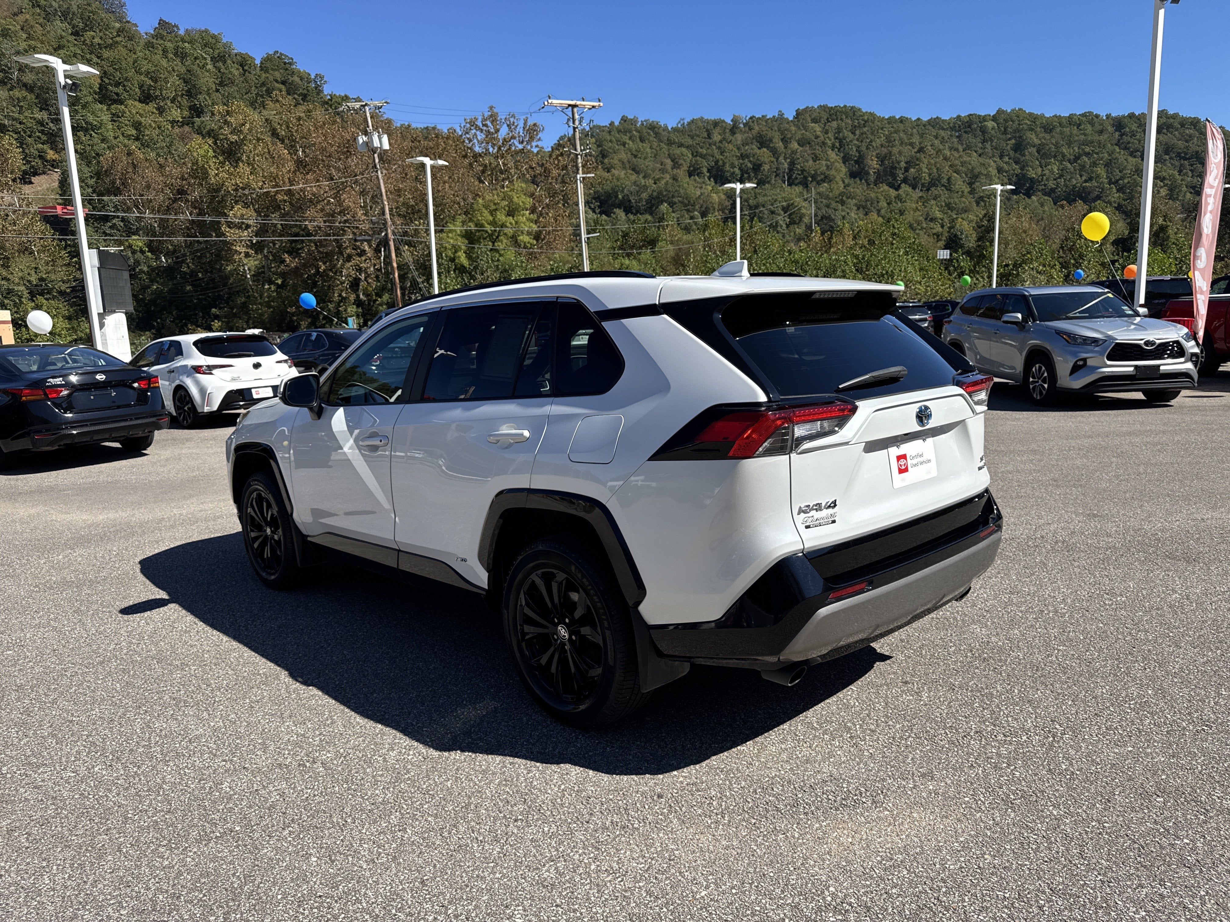 2023 Toyota RAV4 Hybrid SE