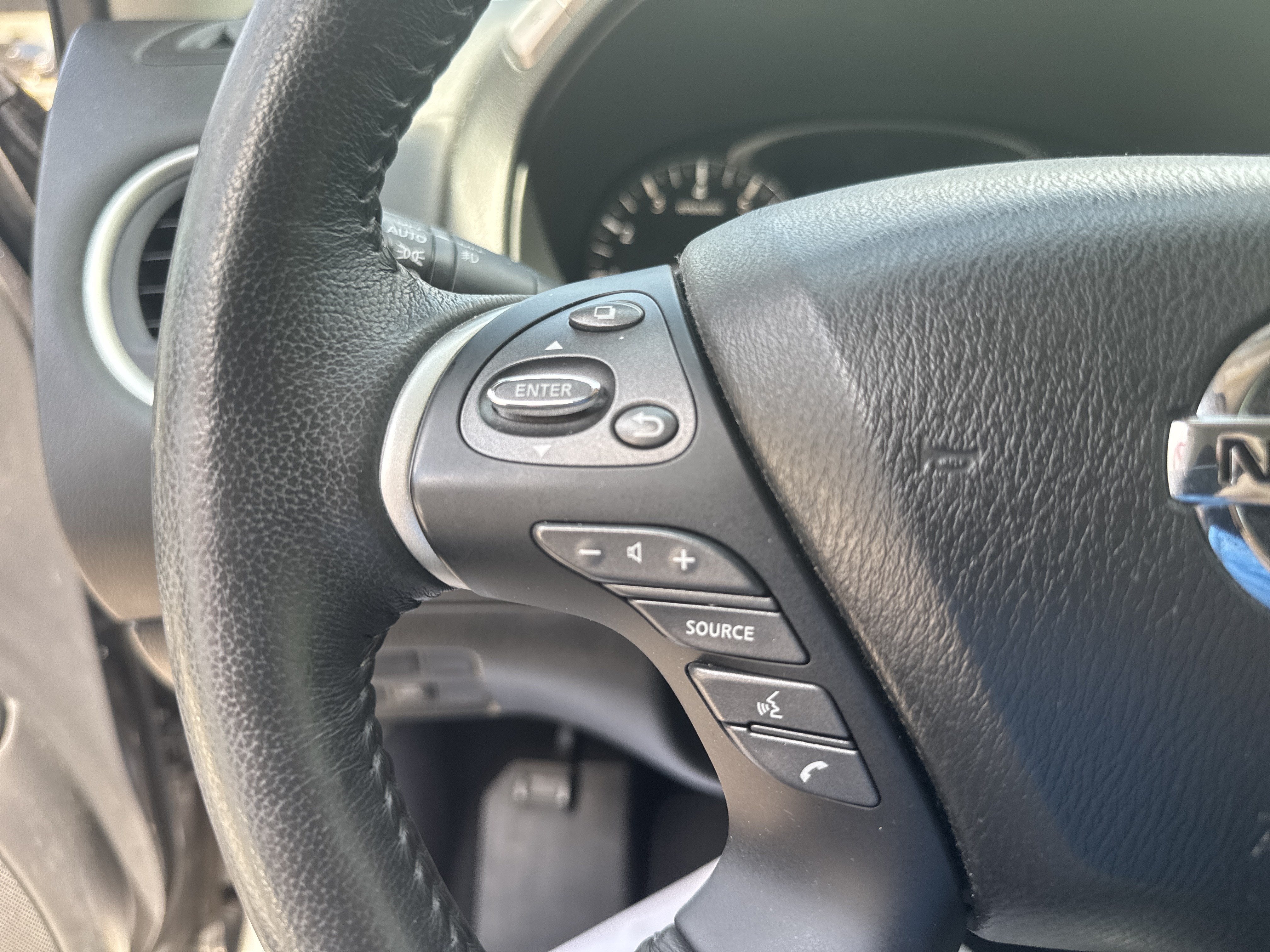 2017 Nissan Pathfinder SV
