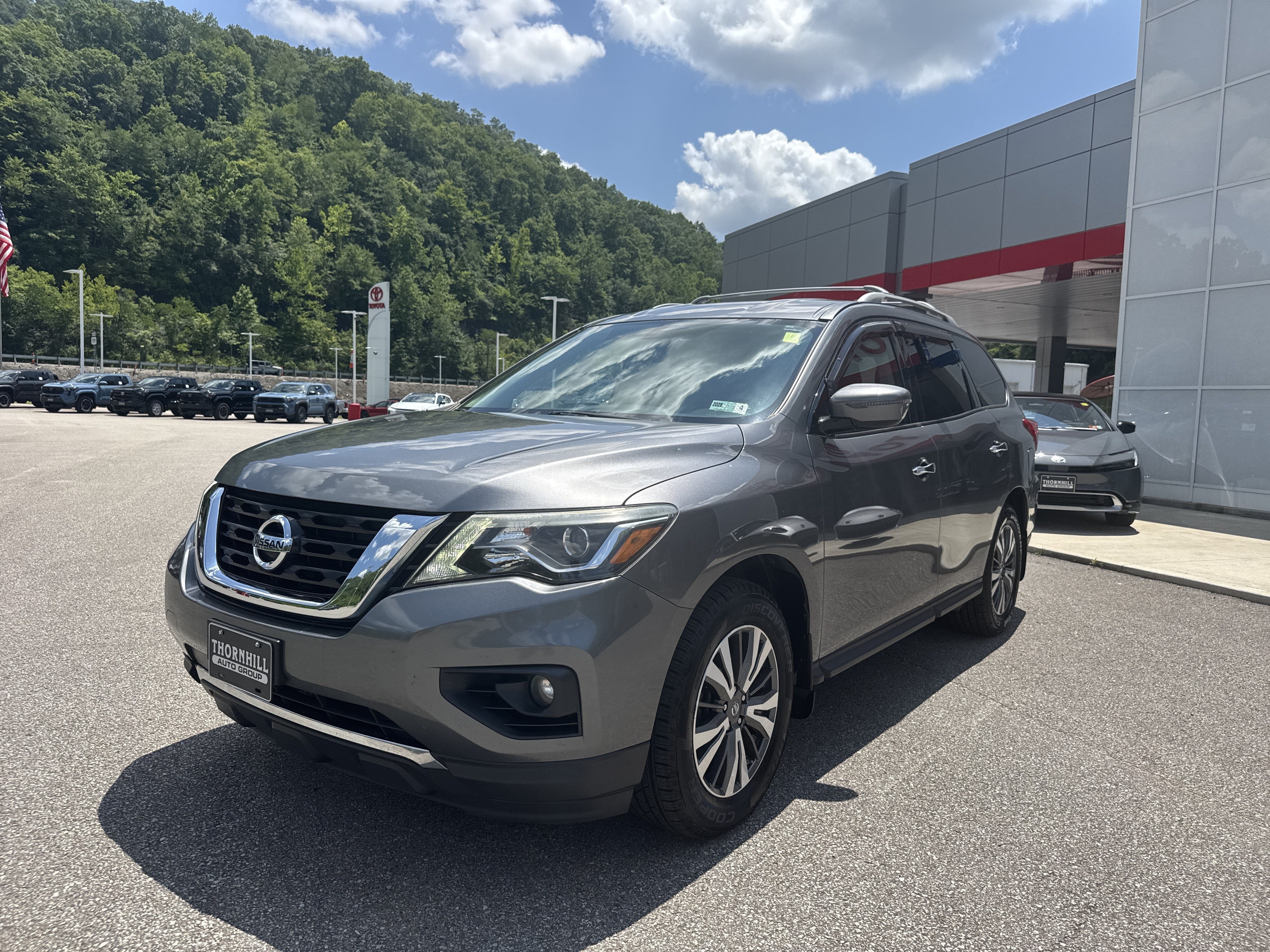 2017 Nissan Pathfinder SV