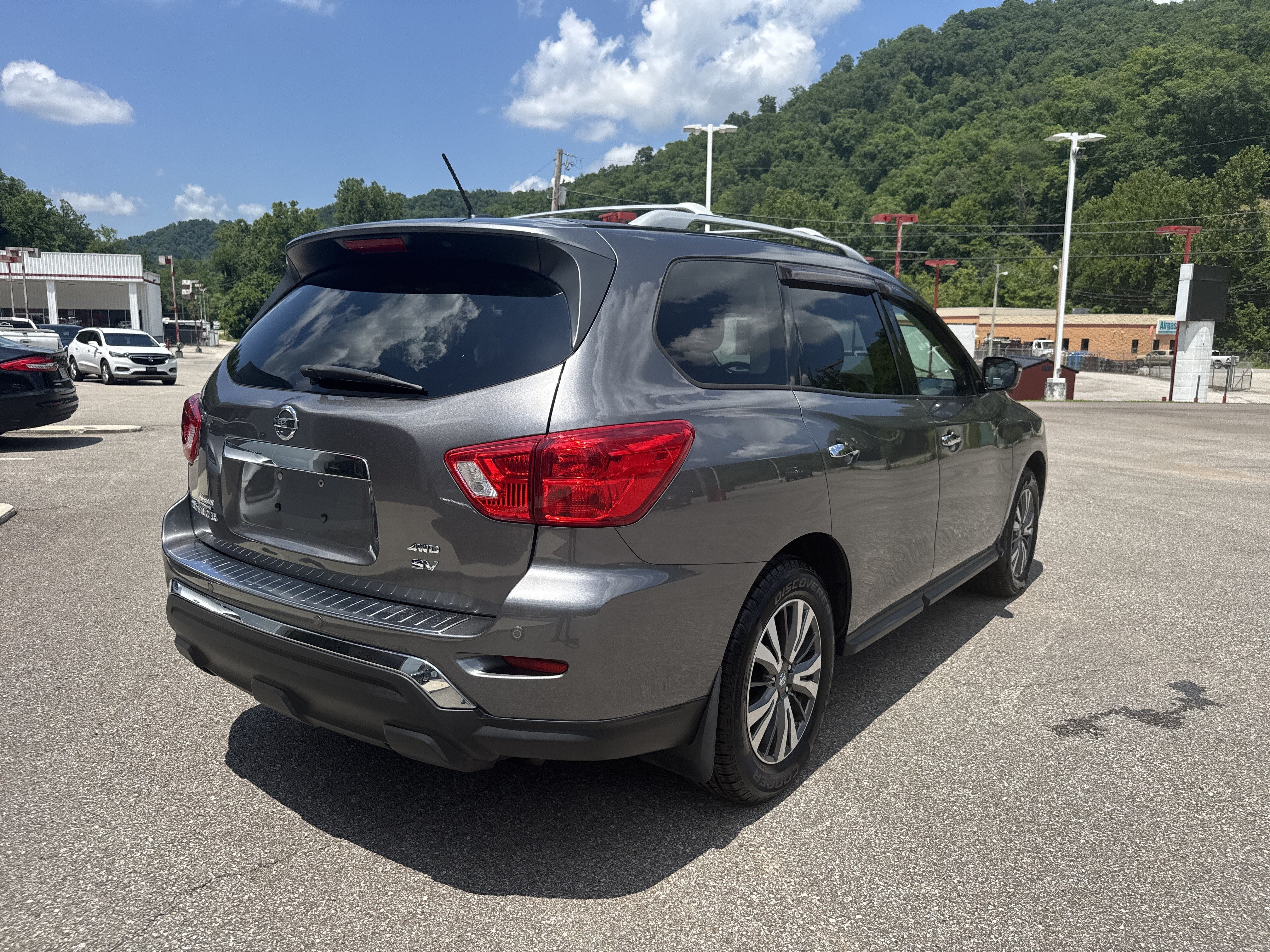 2017 Nissan Pathfinder SV
