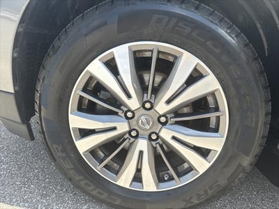 2017 Nissan Pathfinder SV