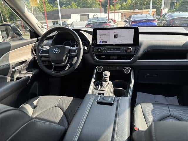 2025 Toyota Grand Highlander Base