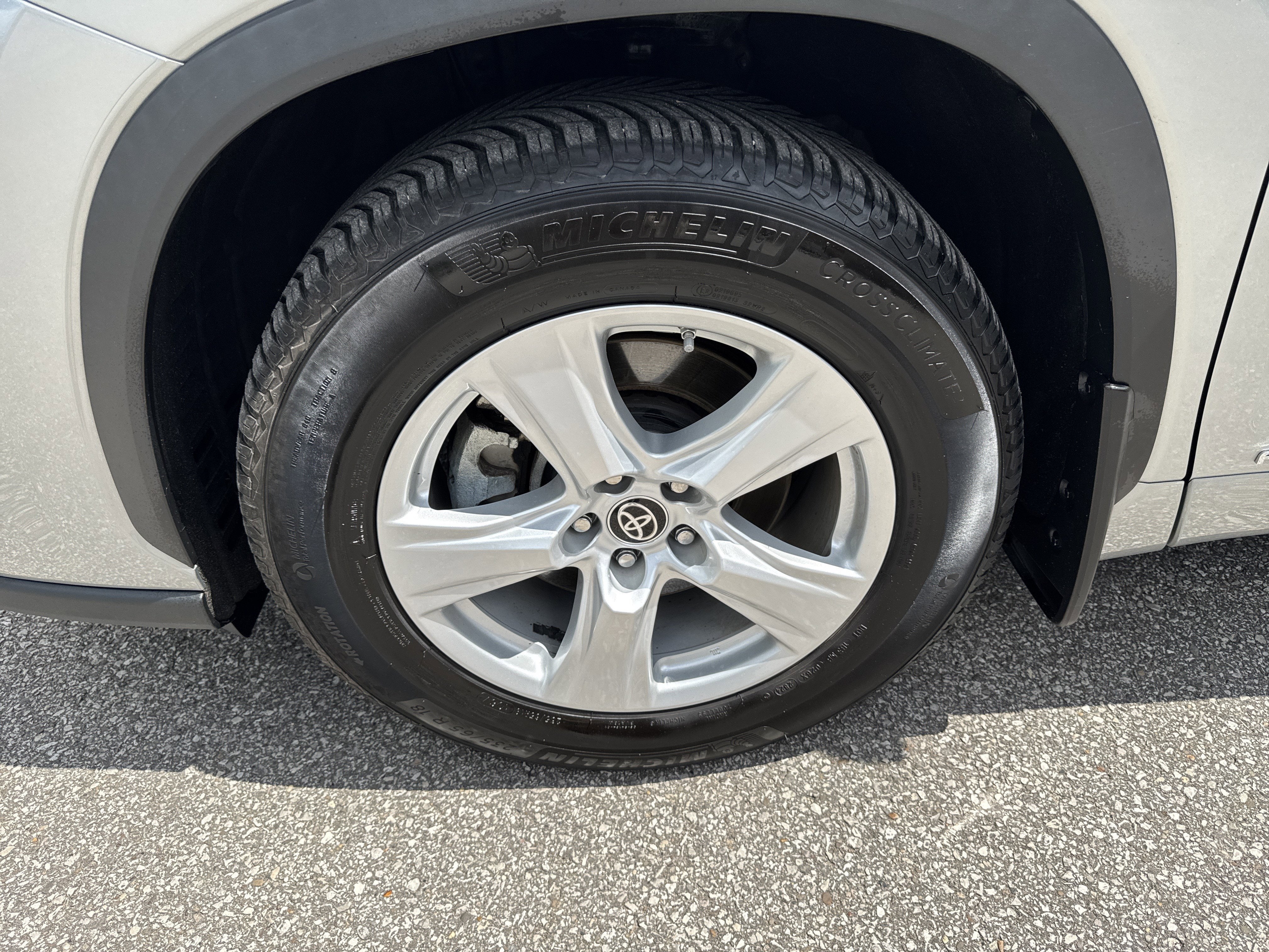2022 Toyota Highlander Hybrid LE