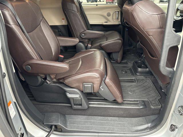 2022 Toyota Sienna Platinum