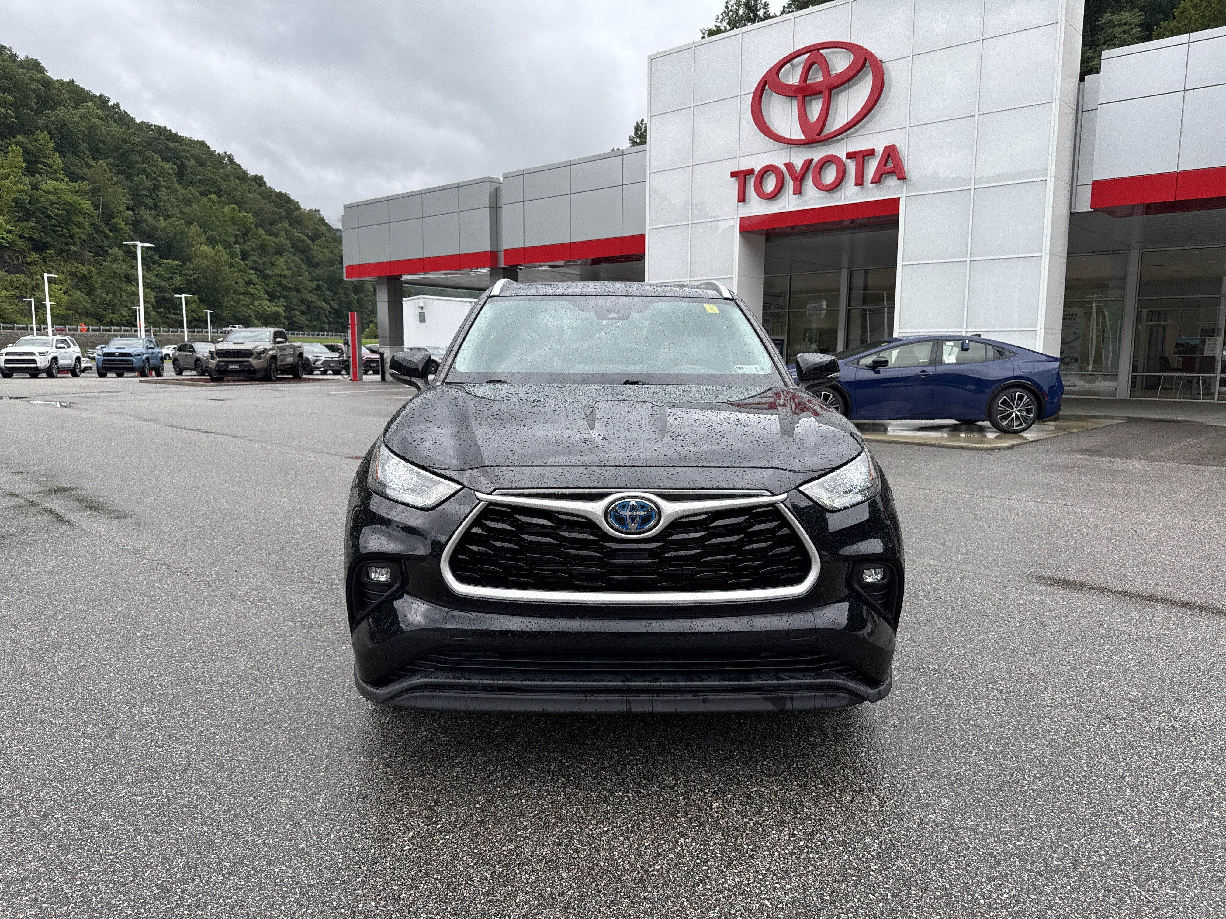 2023 Toyota Highlander Hybrid XLE