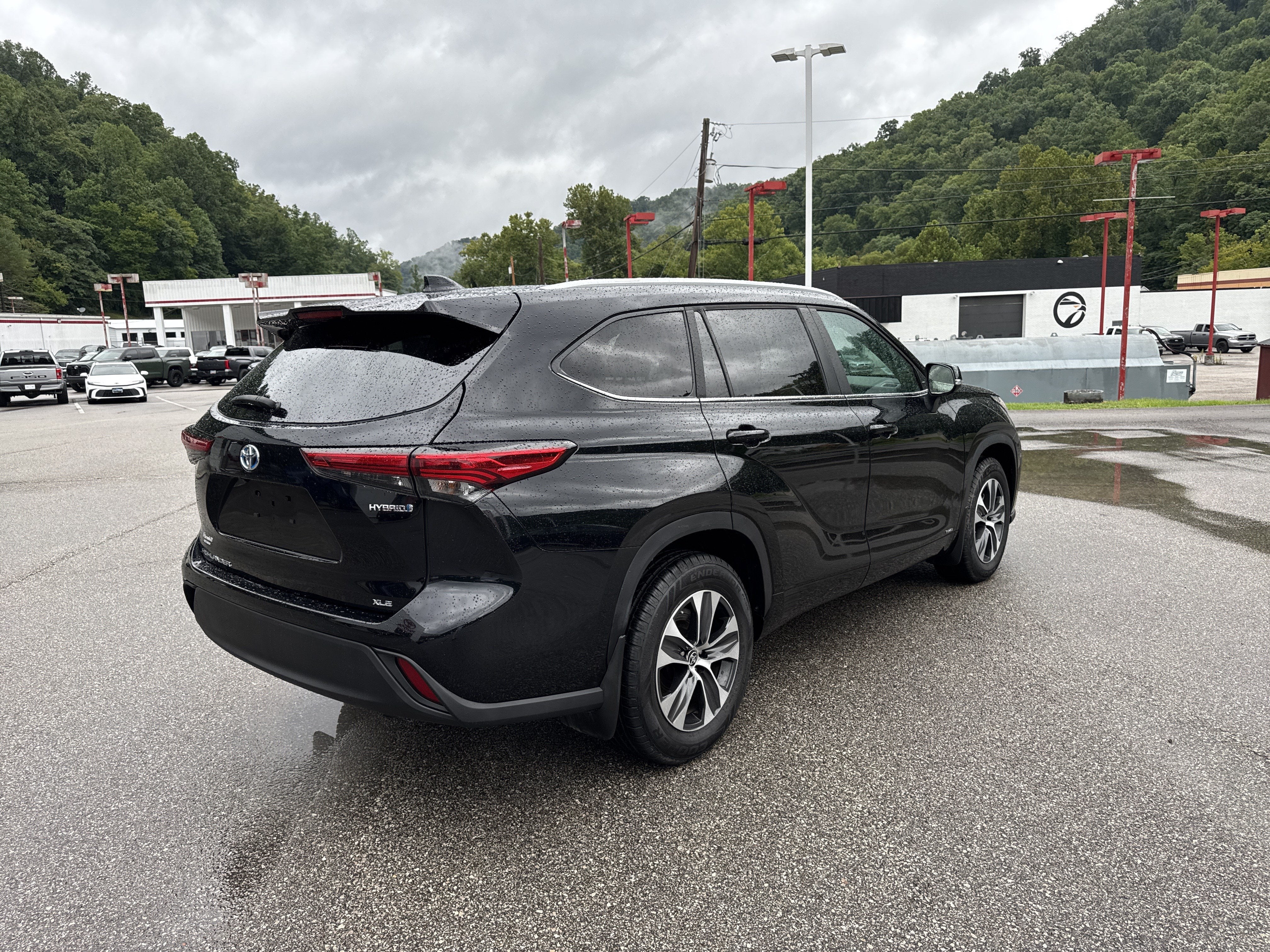 2023 Toyota Highlander Hybrid XLE