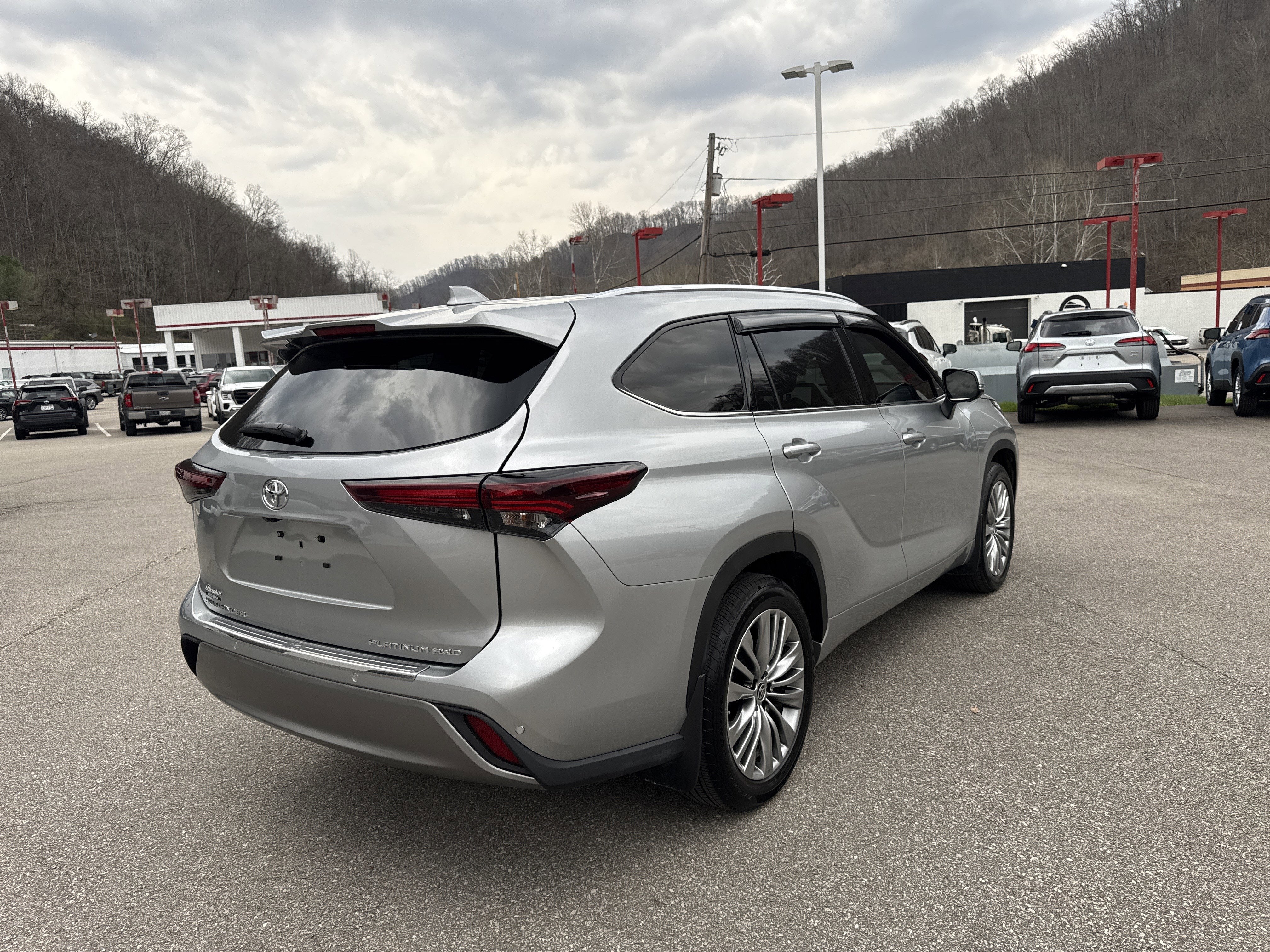 2024 Toyota Highlander Platinum