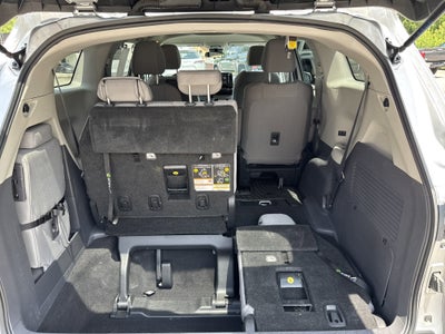 2022 Toyota Sienna LE