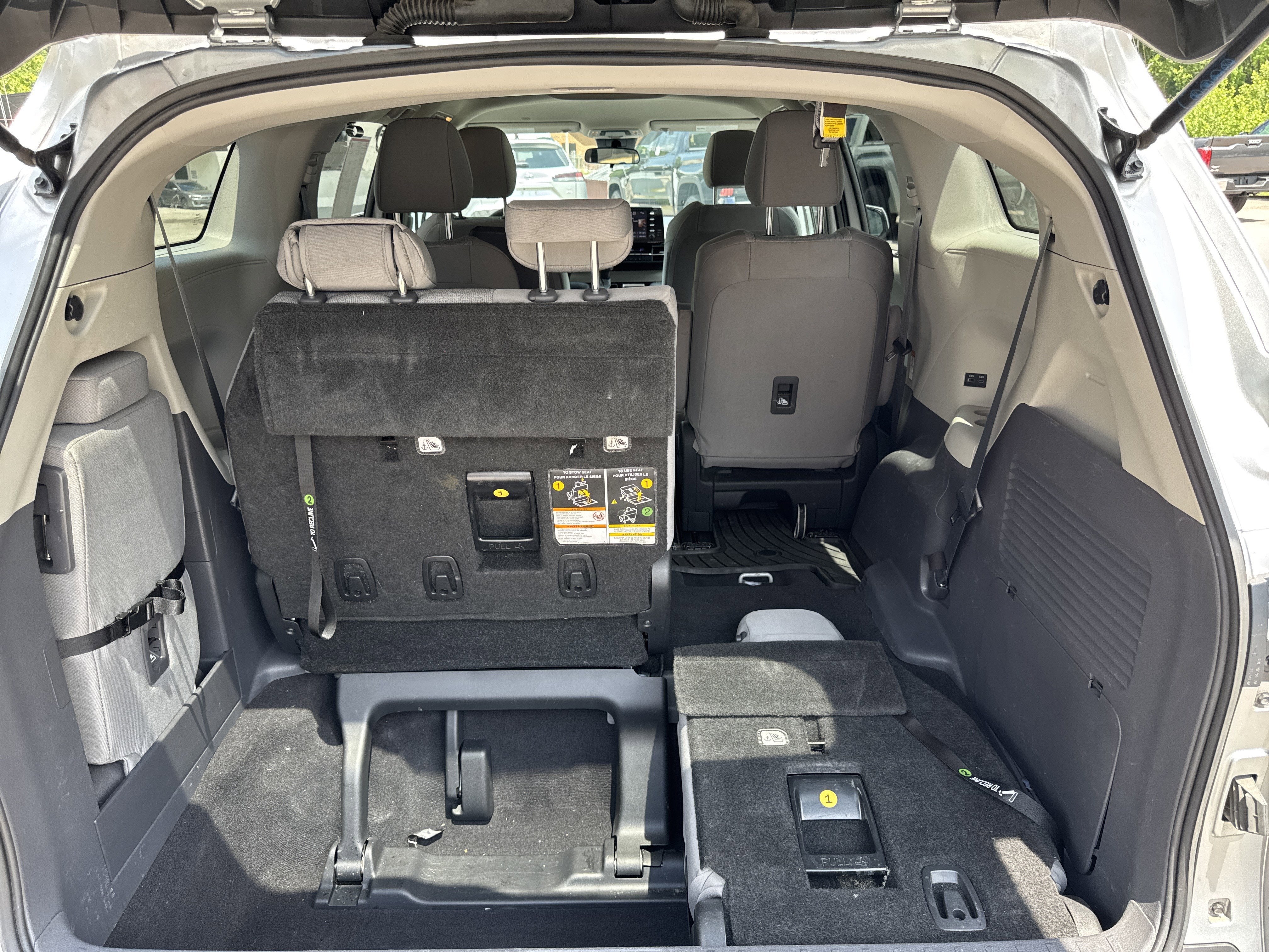 2022 Toyota Sienna LE