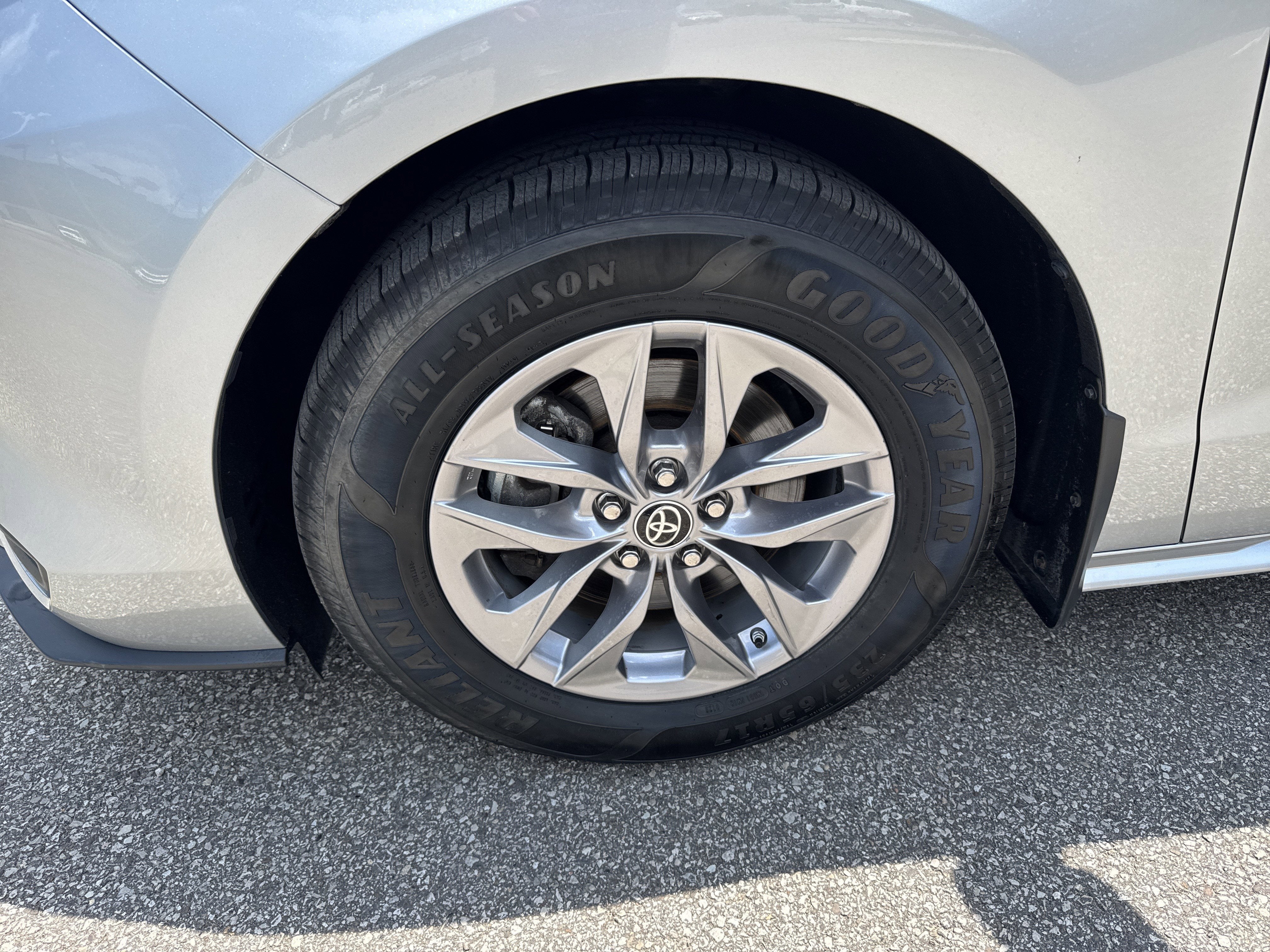 2022 Toyota Sienna LE