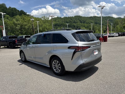 2022 Toyota Sienna LE