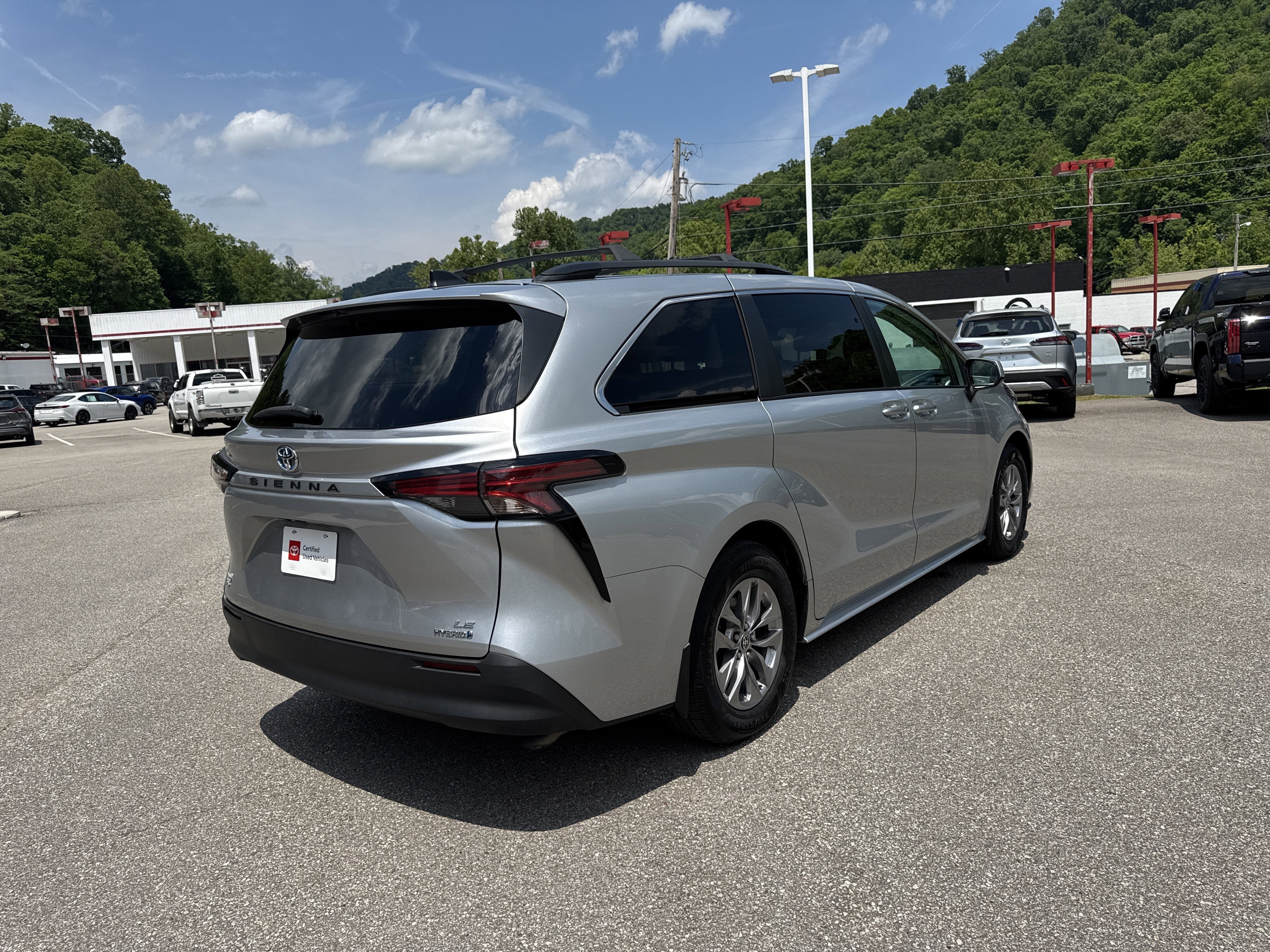 2022 Toyota Sienna LE