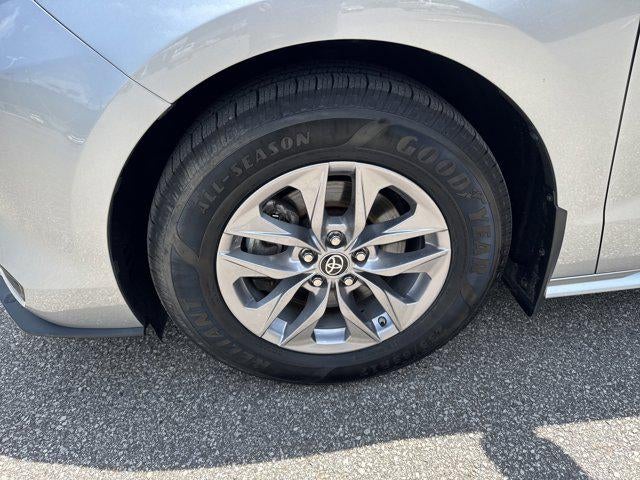 2022 Toyota Sienna LE