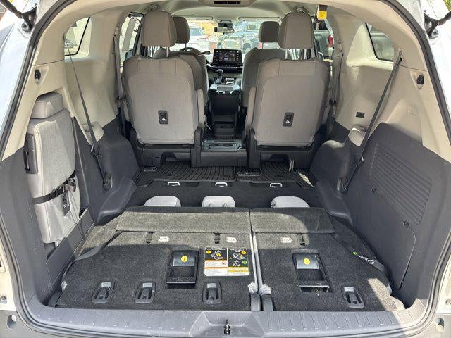 2022 Toyota Sienna LE