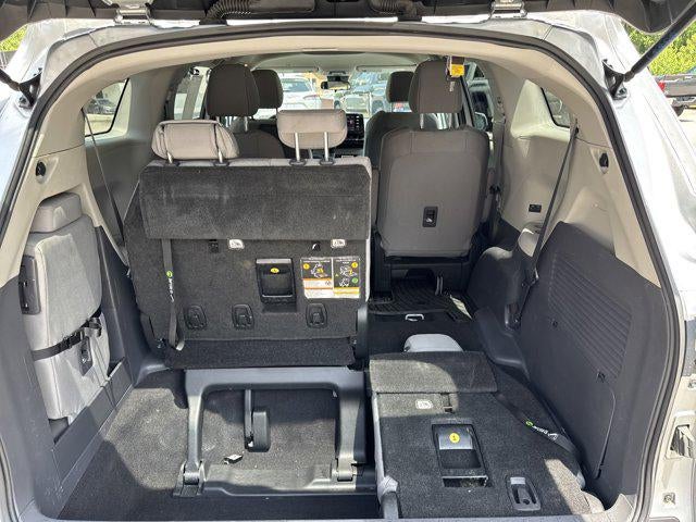 2022 Toyota Sienna LE
