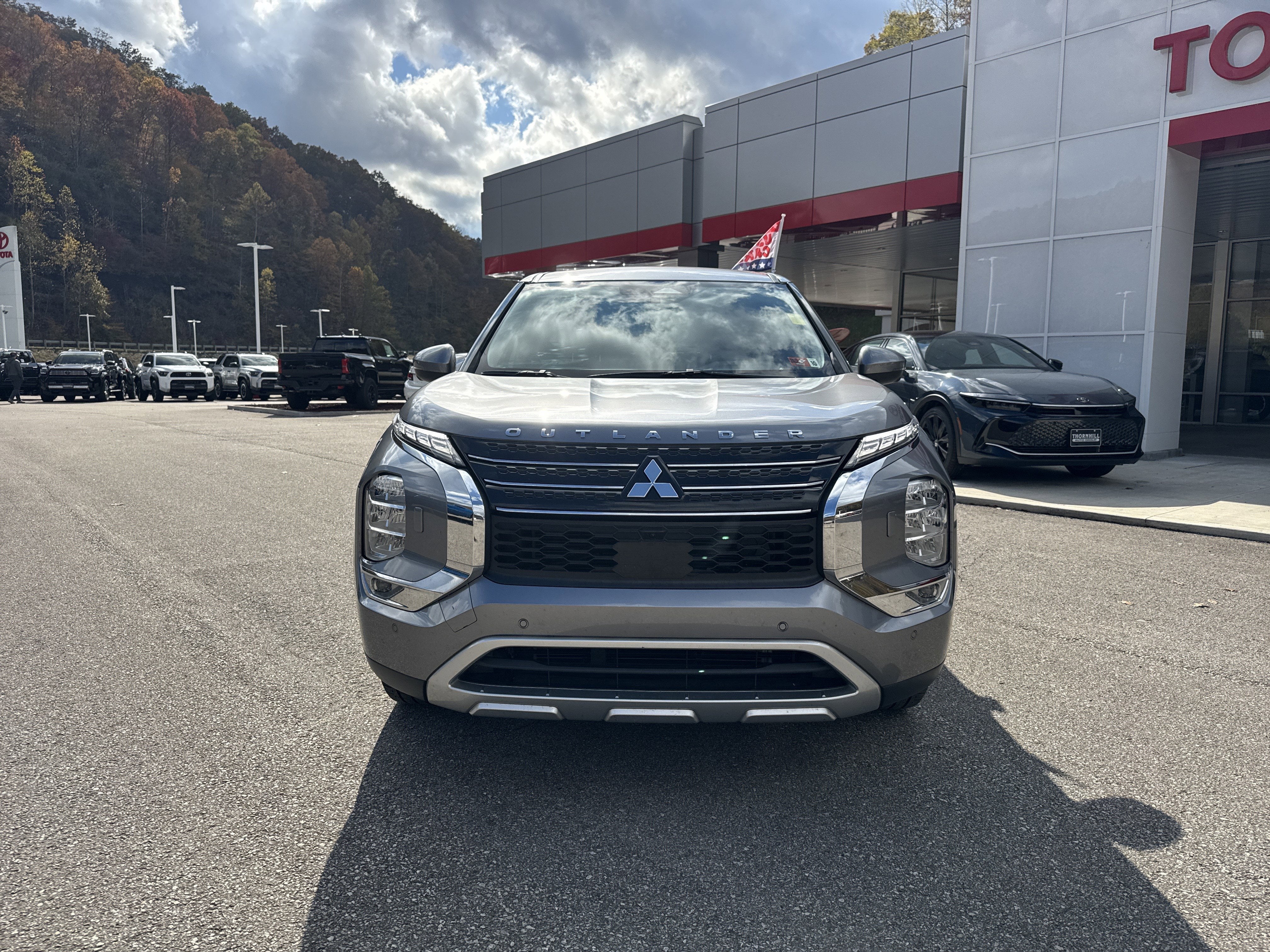 2023 Mitsubishi Outlander SE