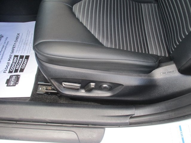 2023 Toyota Camry SE AUTO AWD