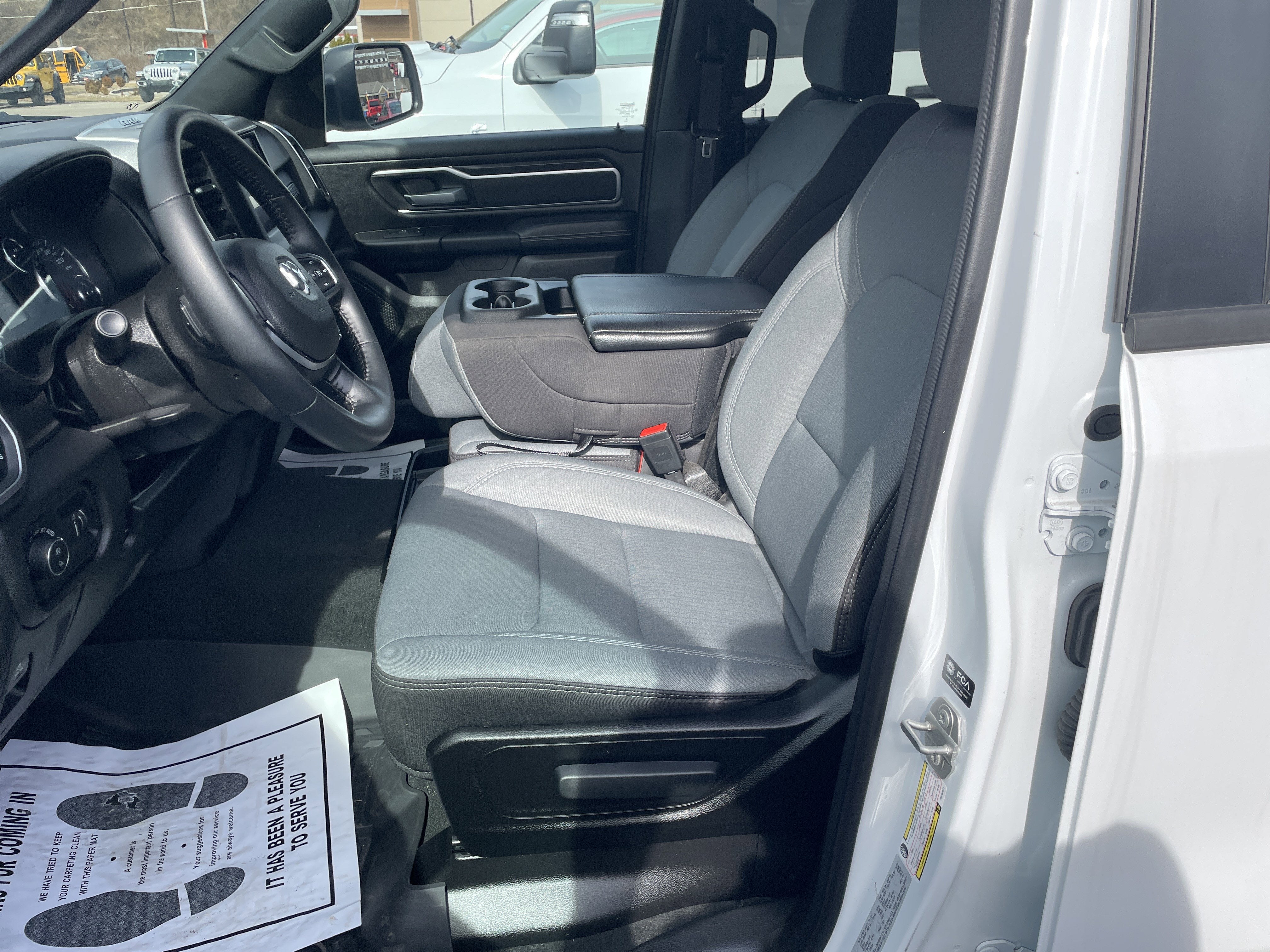 2024 RAM 1500 Big Horn Crew Cab 4x4 5'7' Box