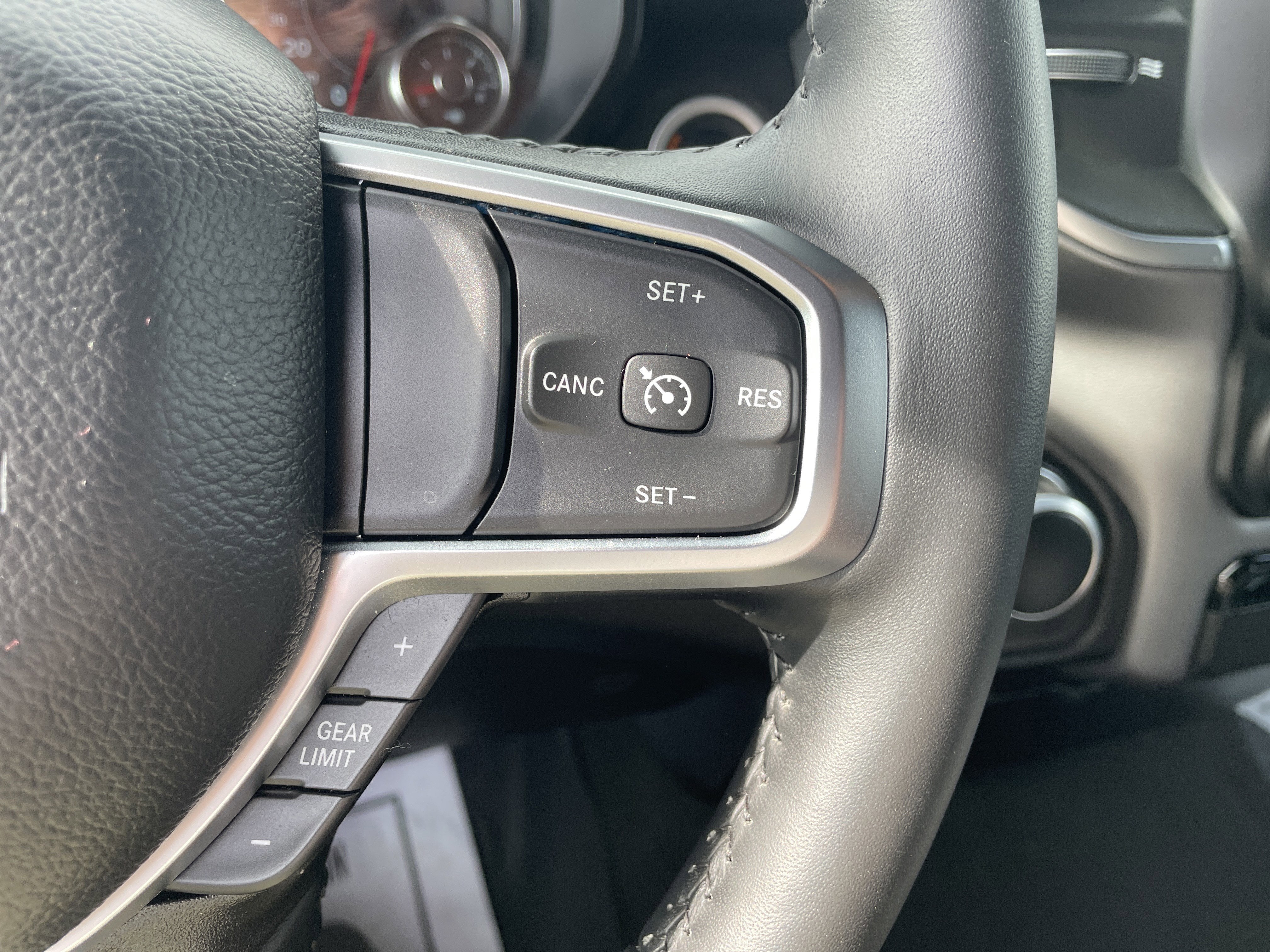 2024 RAM 1500 Big Horn Crew Cab 4x4 5'7' Box