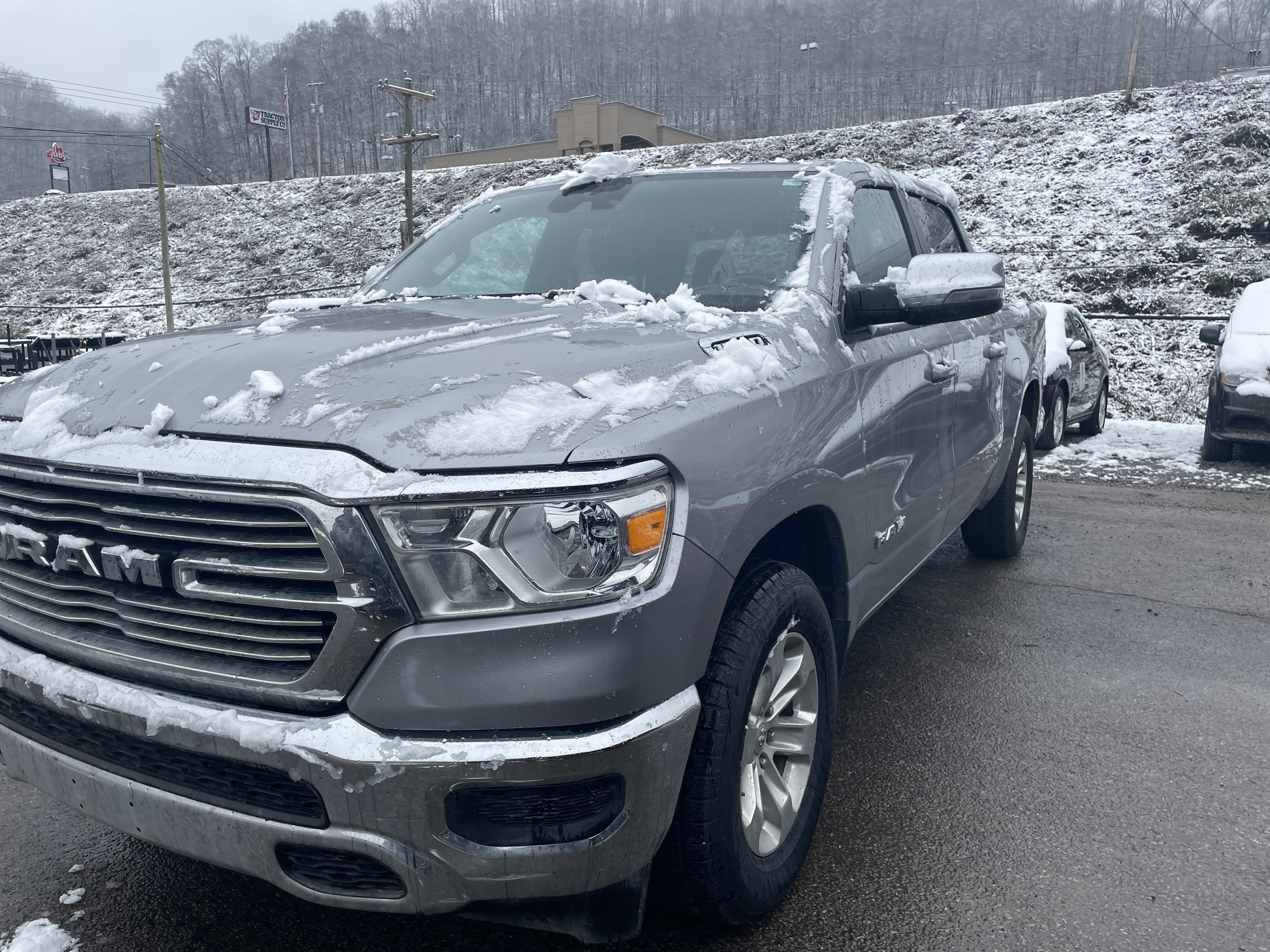 2024 RAM 1500 Laramie Crew Cab 4x4 5'7' Box