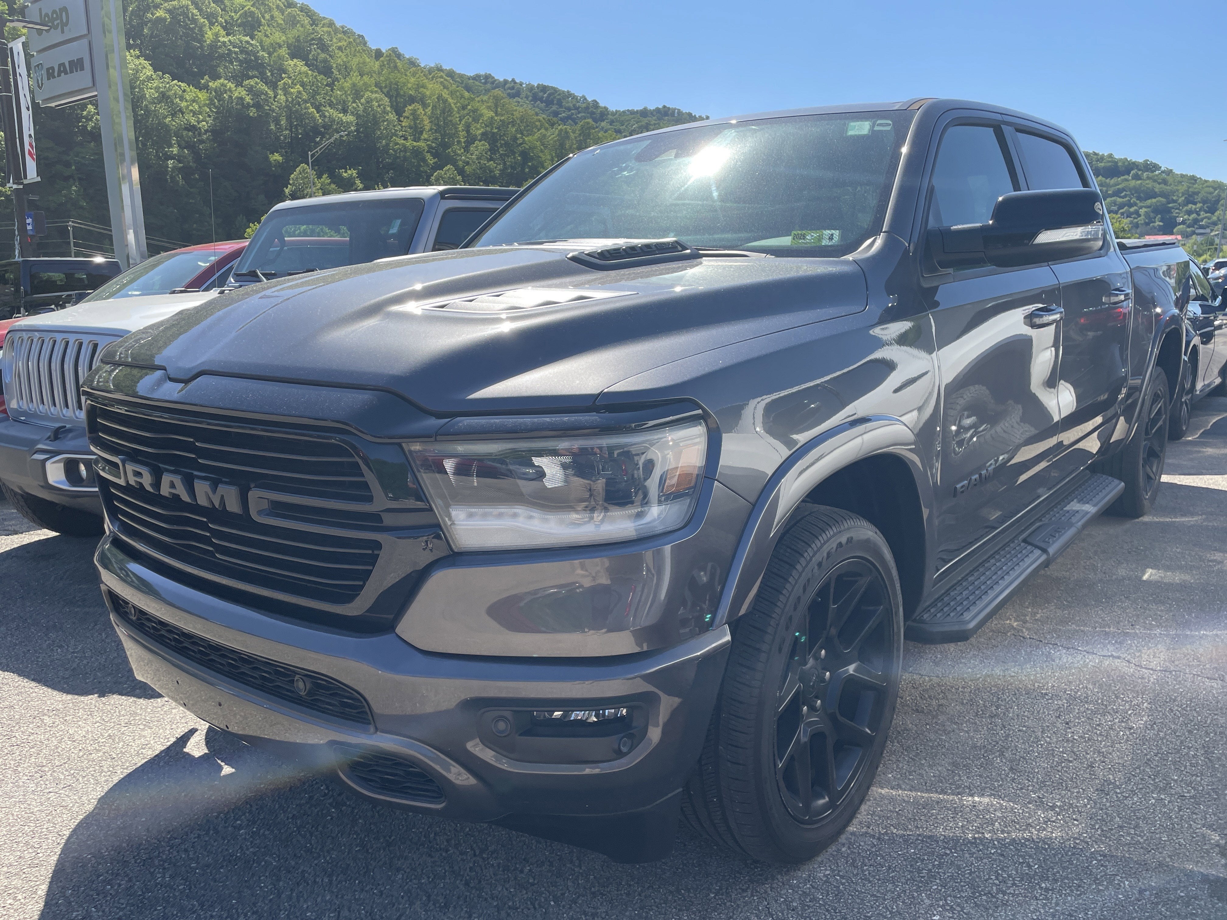 2021 RAM 1500 Laramie Crew Cab 4x4 5'7' Box