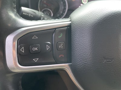 2020 RAM 1500 Laramie Crew Cab 4x4 5'7' Box
