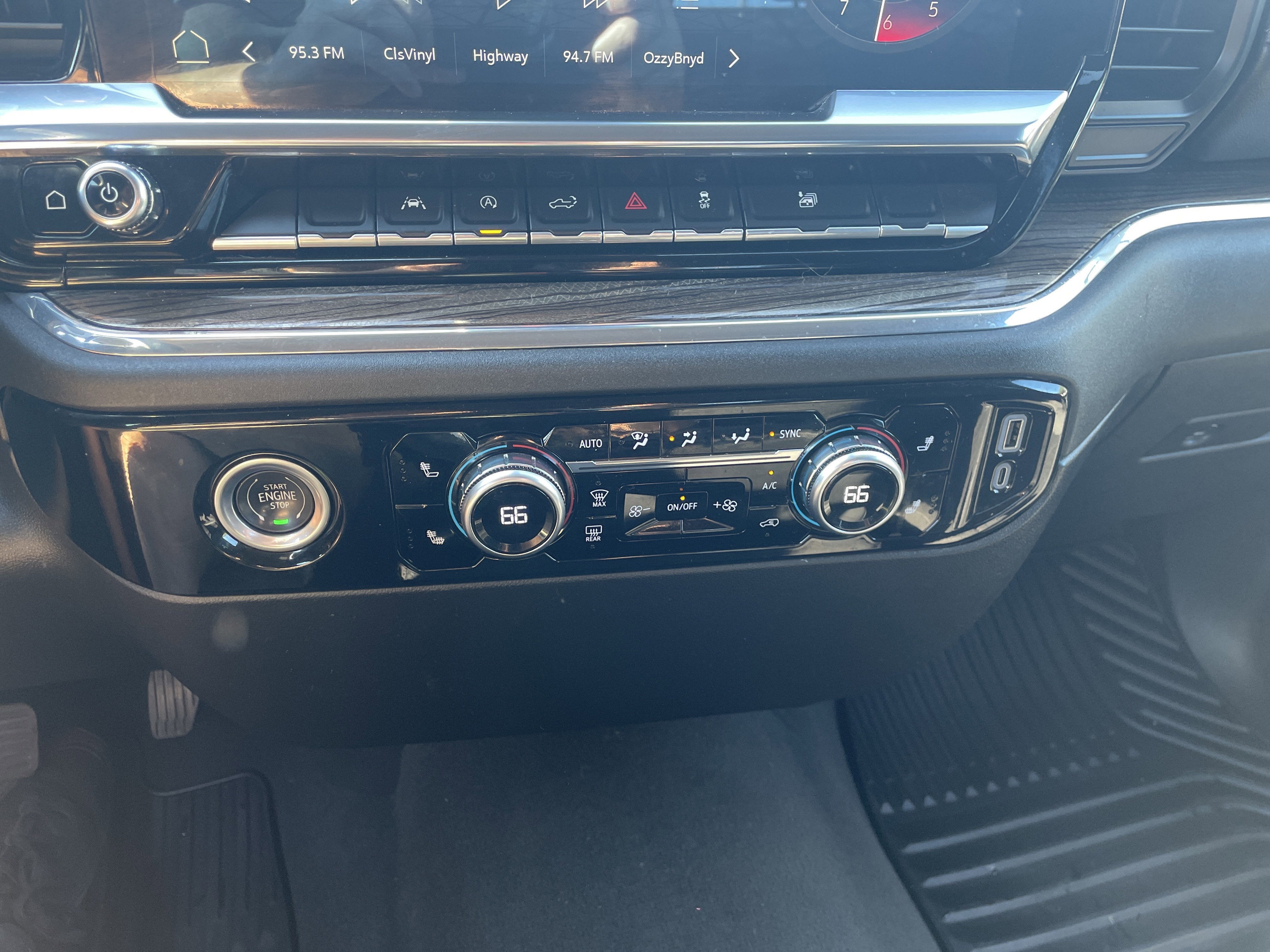 2023 GMC Sierra 1500 4WD Crew Cab Short Box Elevation with 3VL