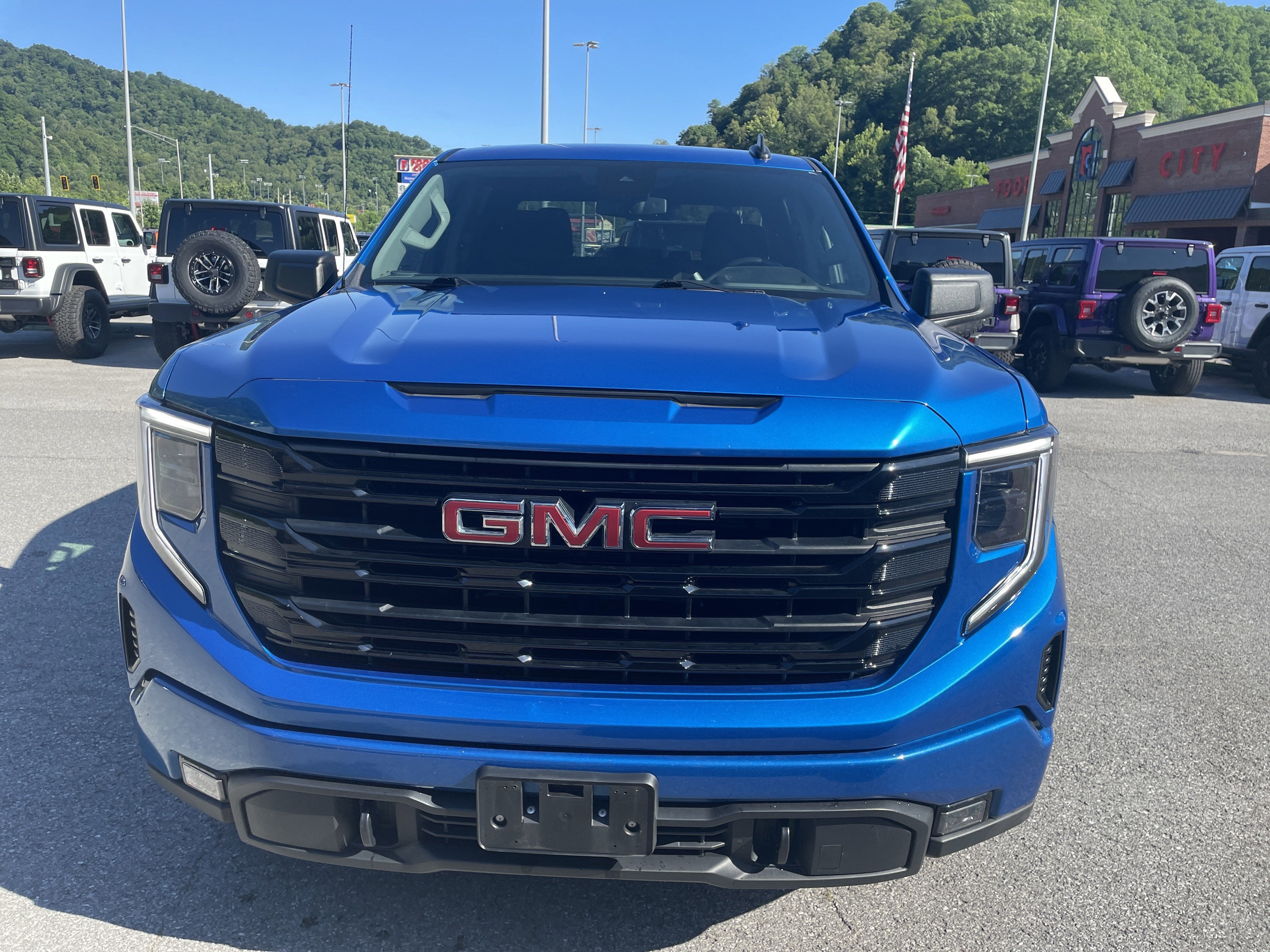 2023 GMC Sierra 1500 4WD Crew Cab Short Box Elevation with 3VL