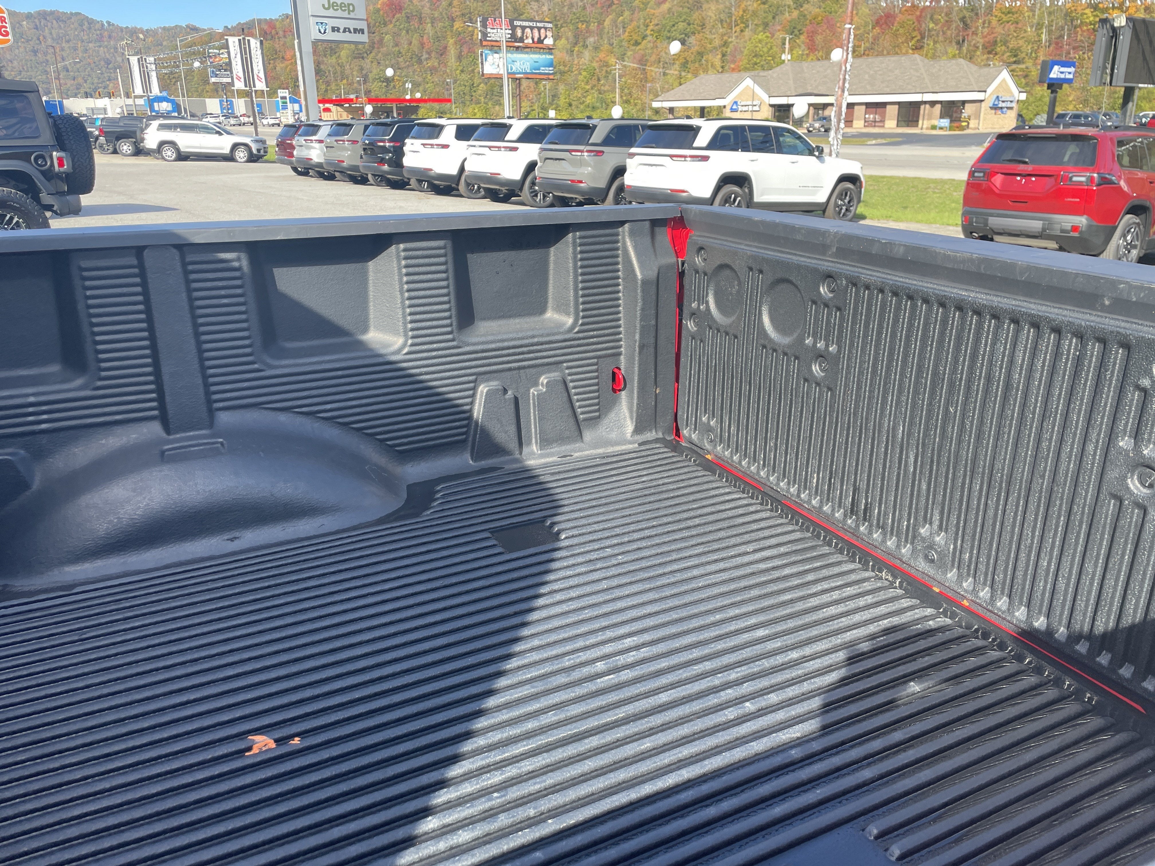 2024 Nissan TITAN Crew Cab SV 4x4