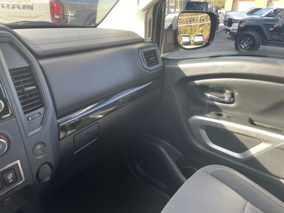 2024 Nissan TITAN Crew Cab SV 4x4