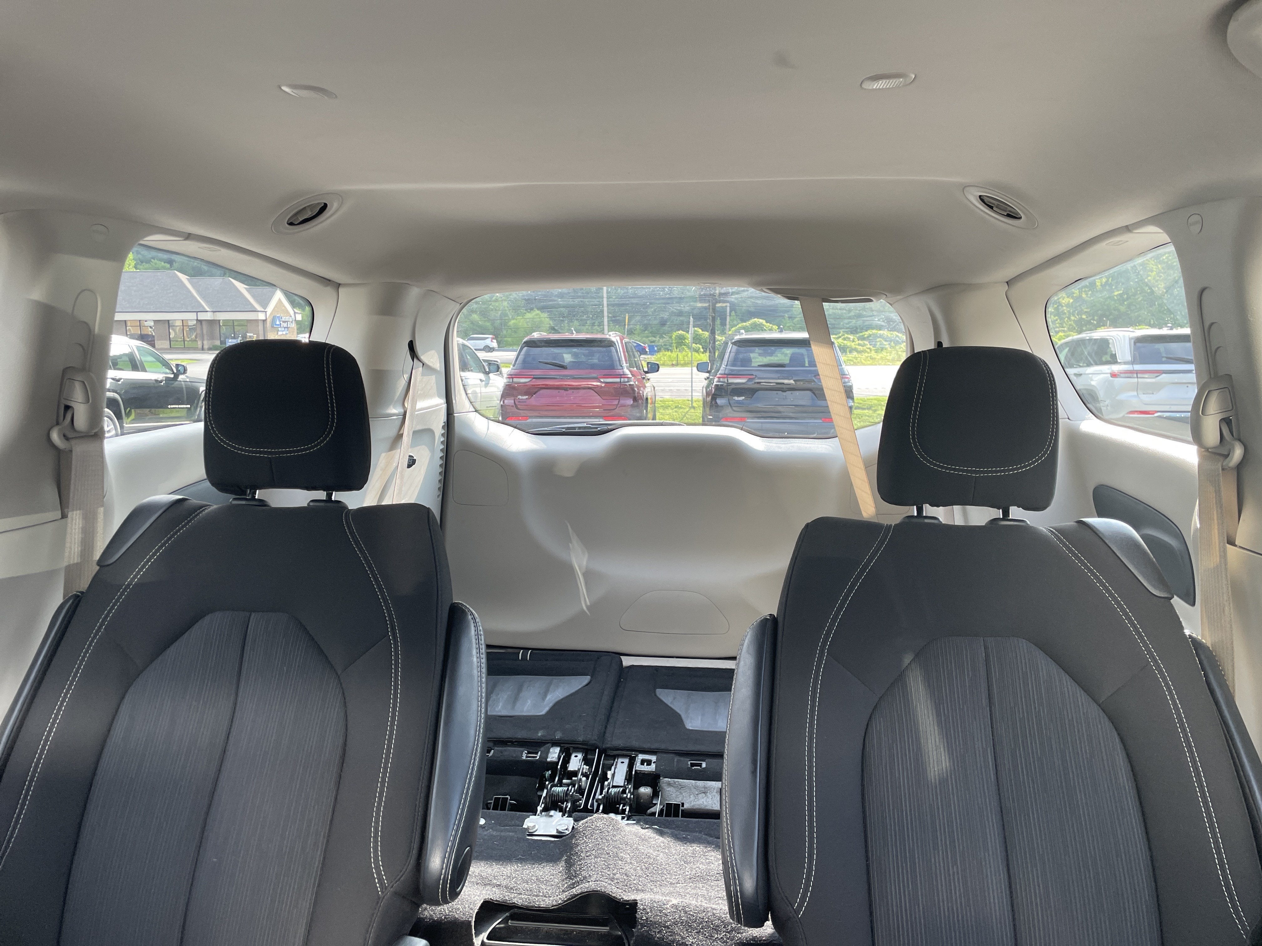 2022 Chrysler Voyager LX
