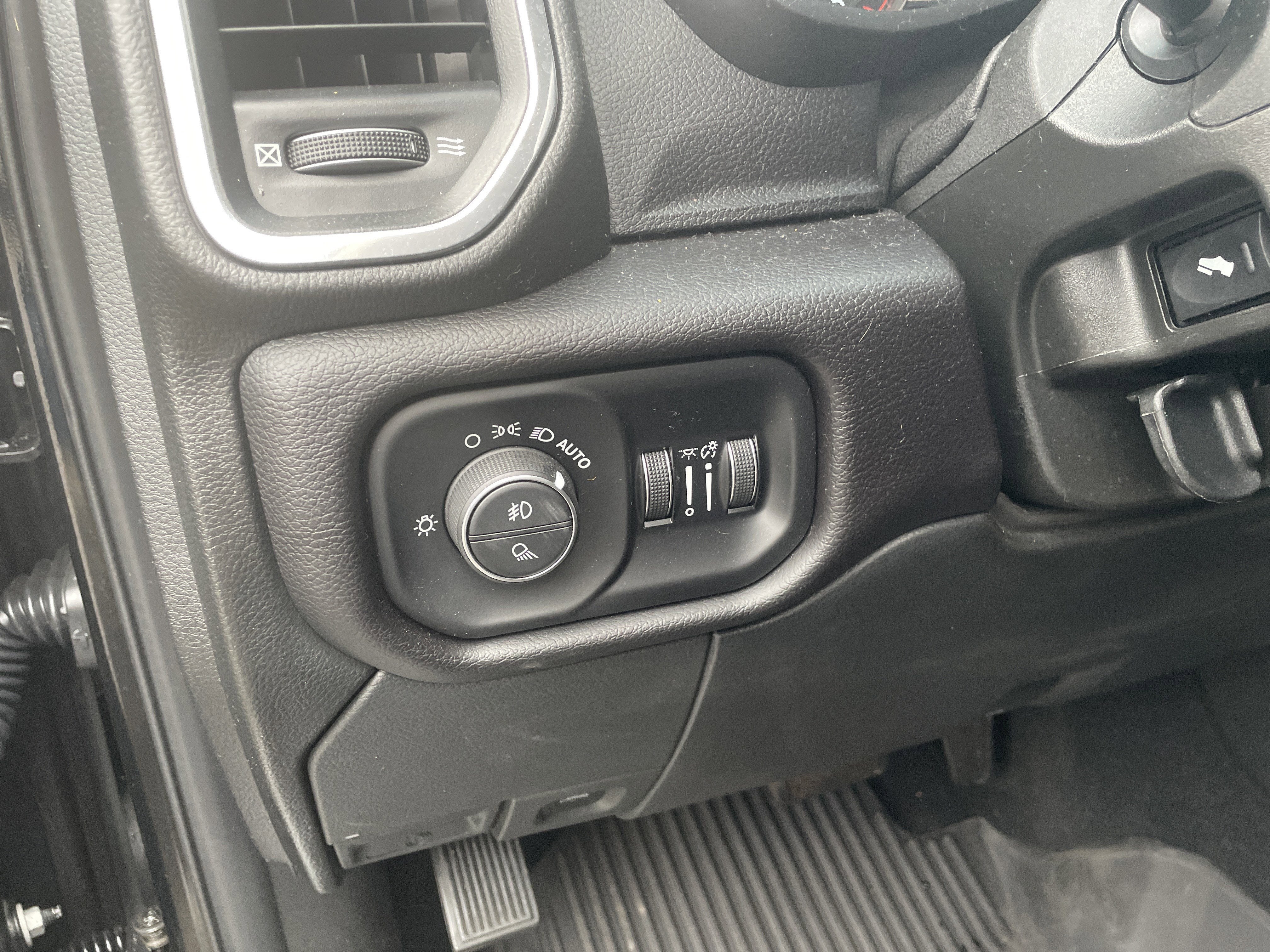 2022 RAM 3500 Laramie Crew Cab 4x4 6'4' Box