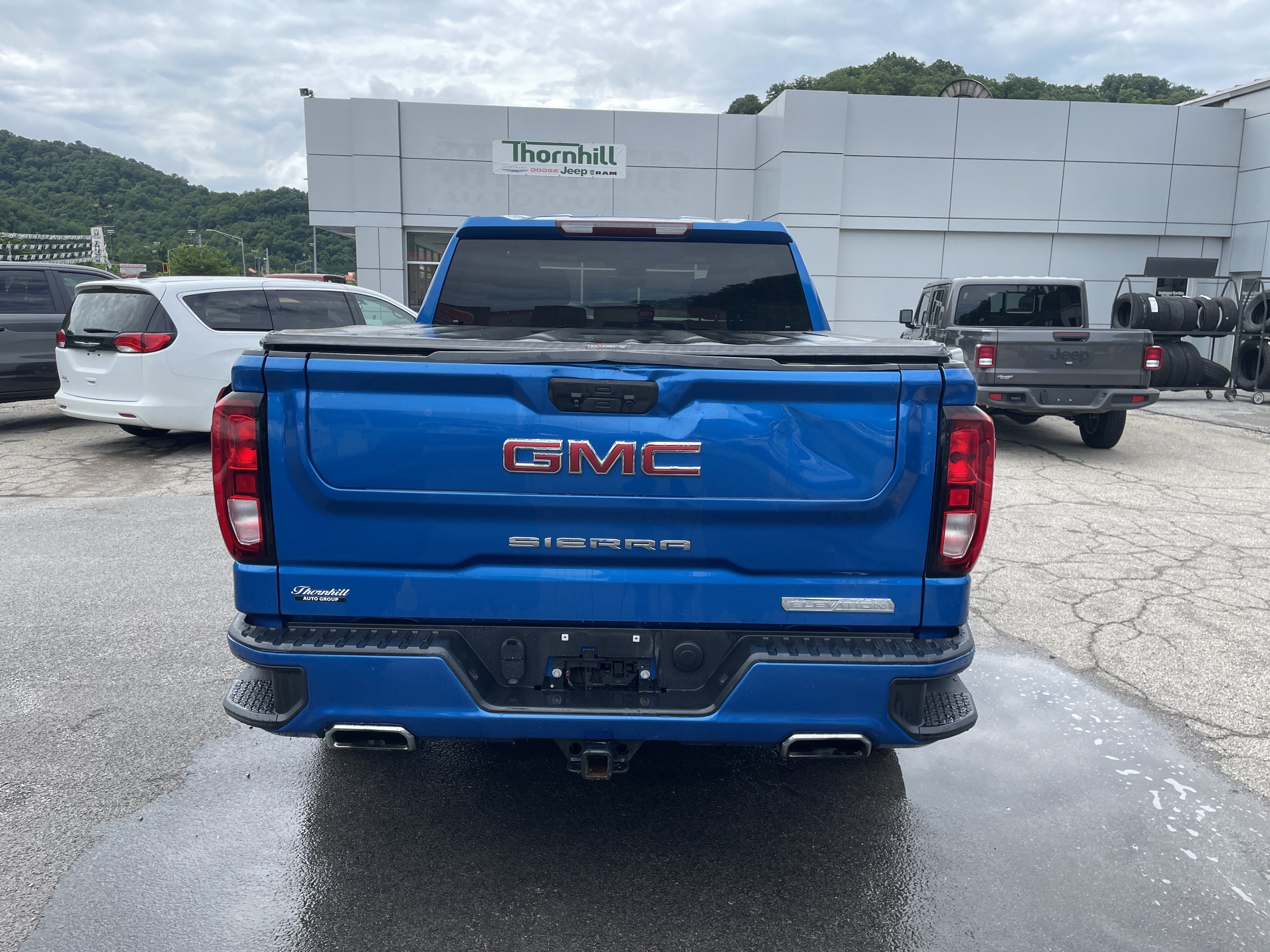 2023 GMC Sierra 1500 4WD Crew Cab Short Box Elevation with 3SB