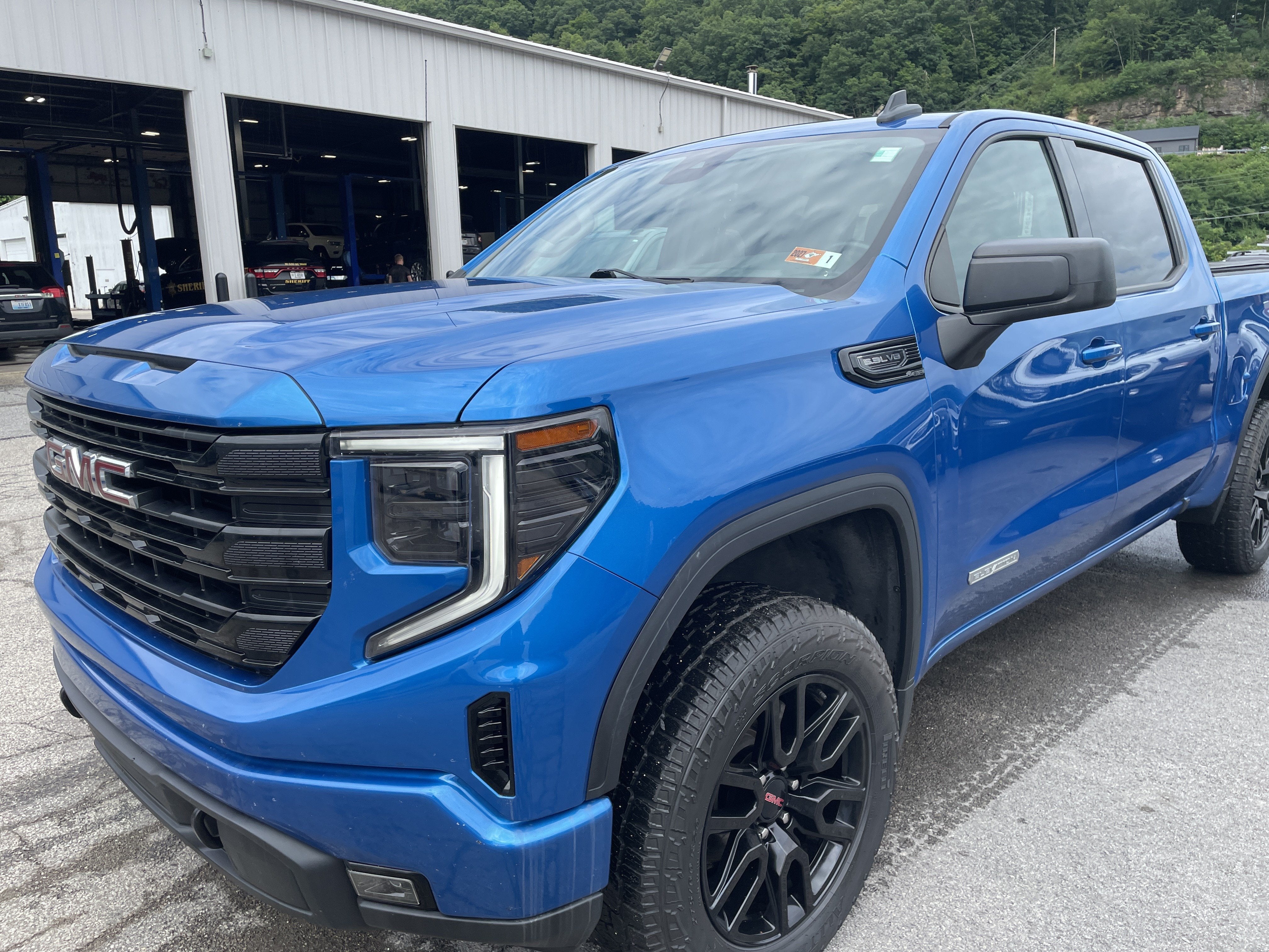 2023 GMC Sierra 1500 4WD Crew Cab Short Box Elevation with 3SB