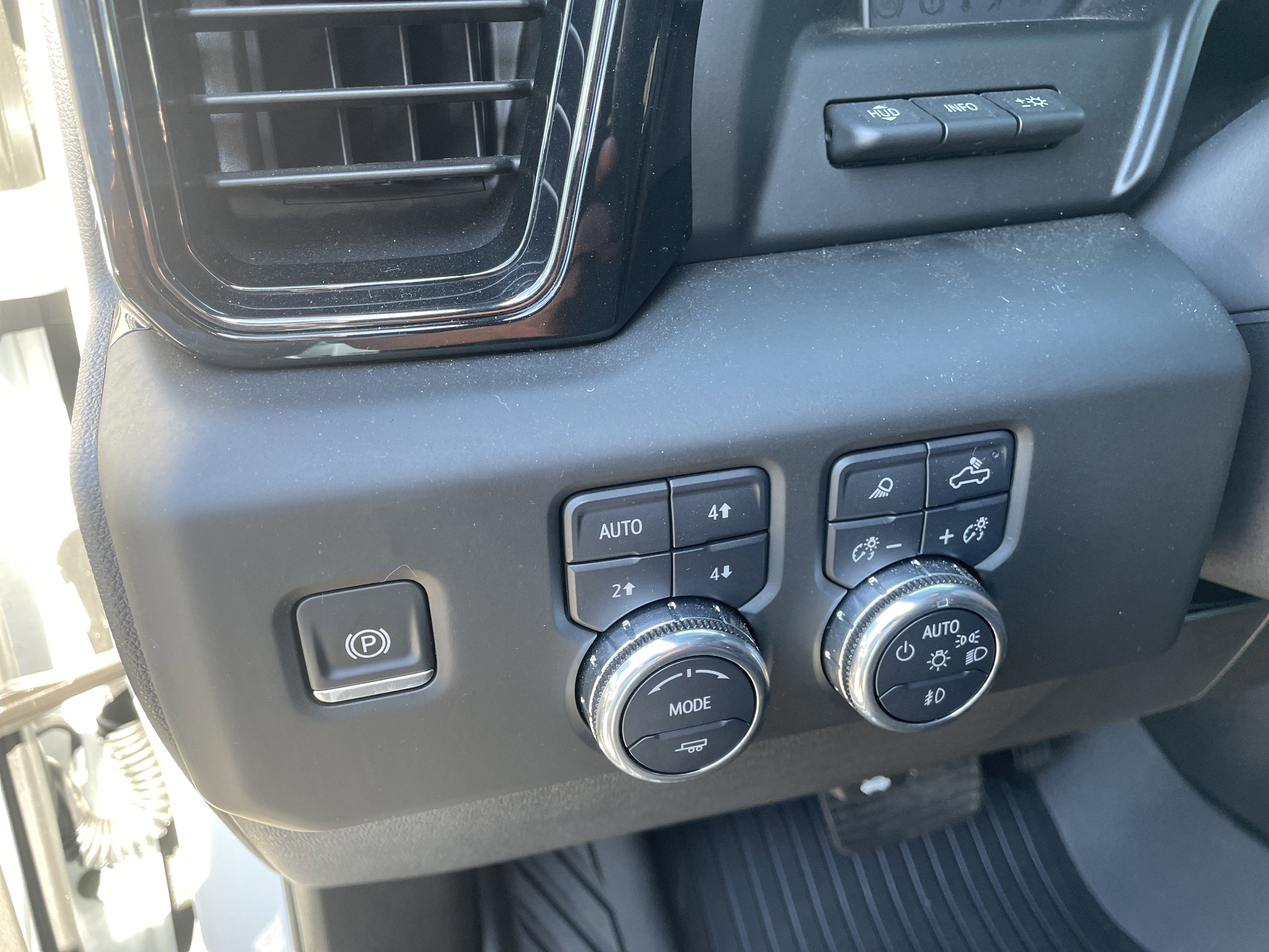 2025 GMC Sierra 1500 4WD Crew Cab Short Box AT4