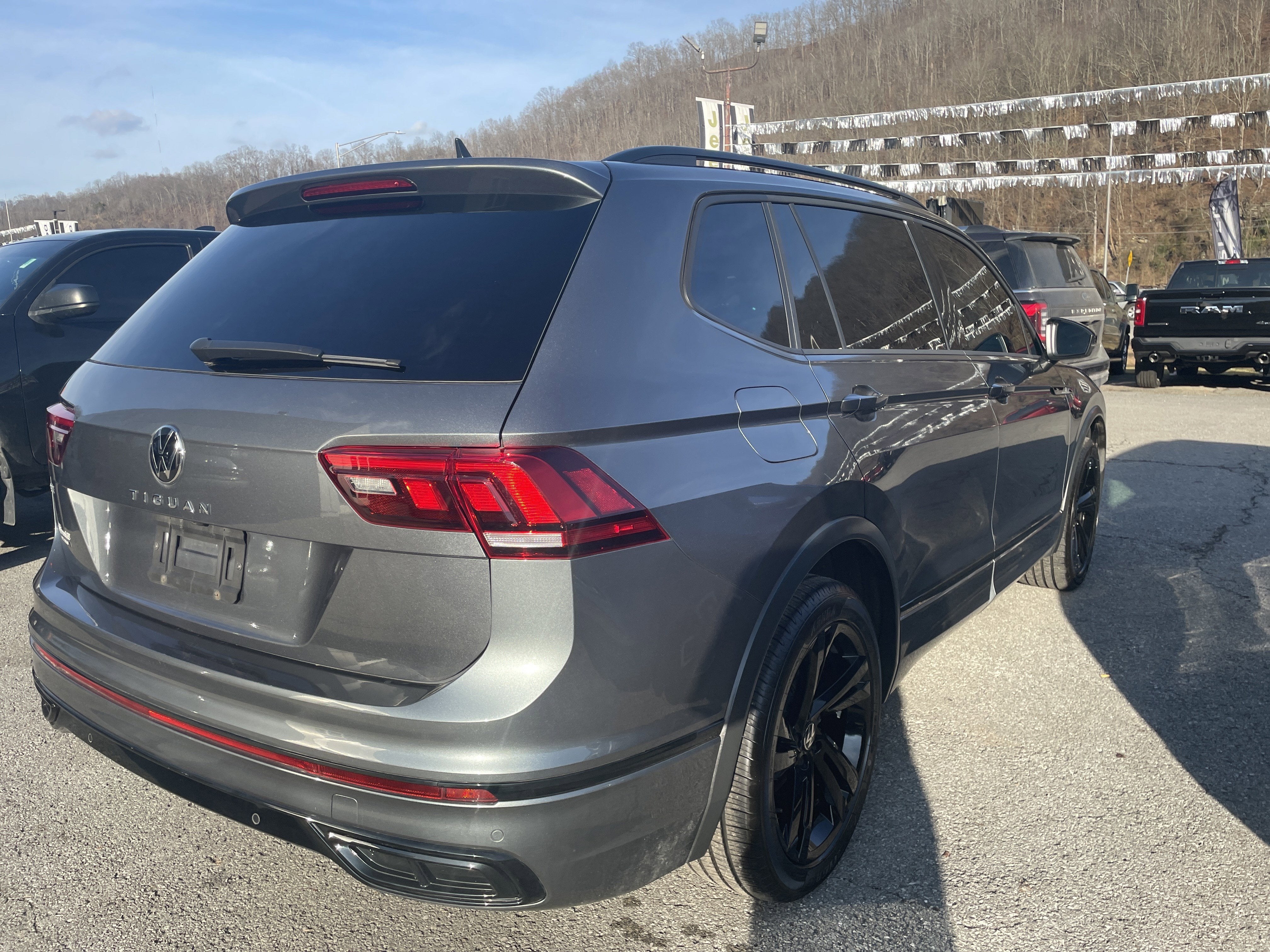 2023 Volkswagen Tiguan 2.0T SE R-Line Black