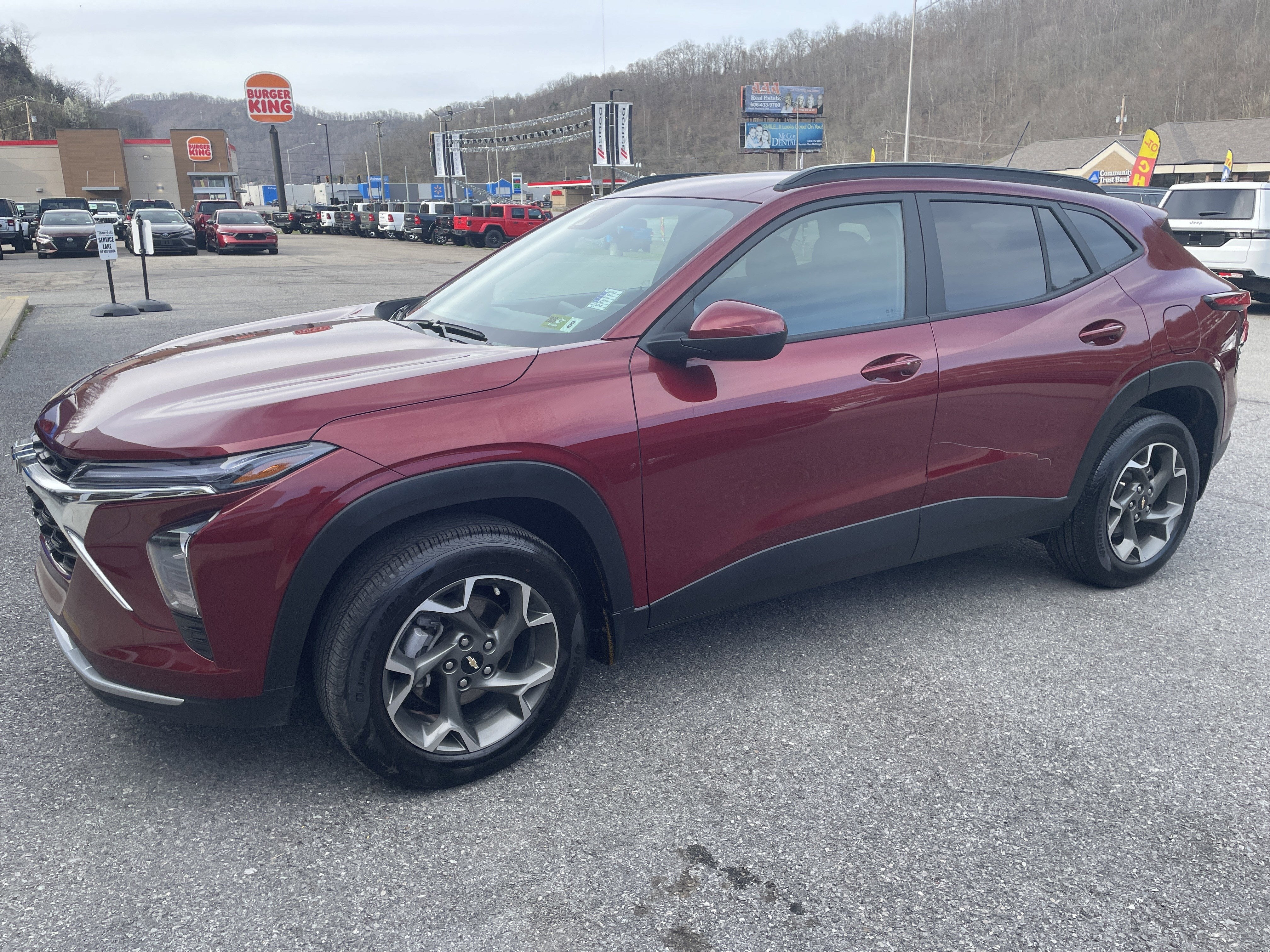 2025 Chevrolet Trax FWD LT