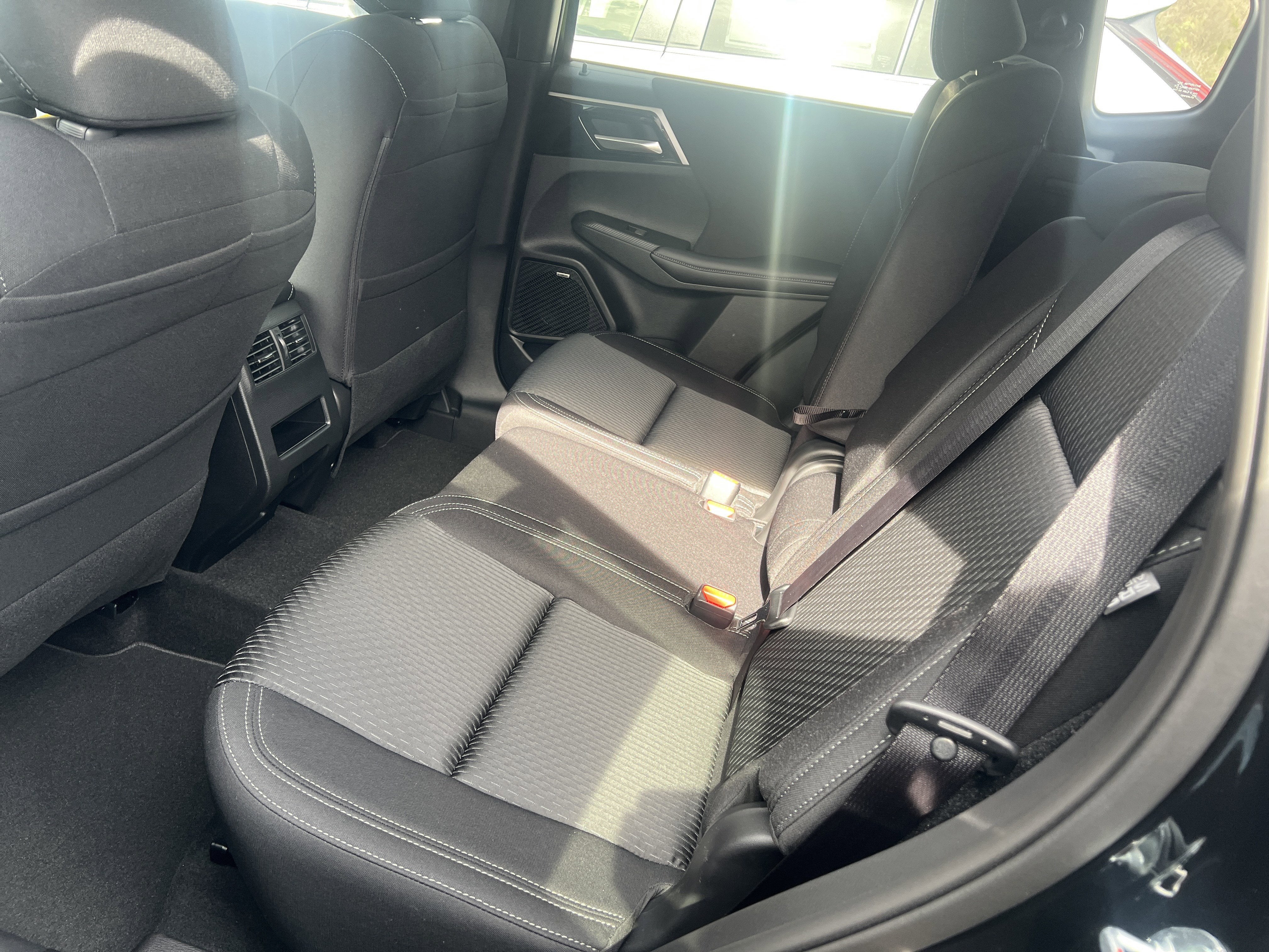 2026 Mitsubishi Outlander ES