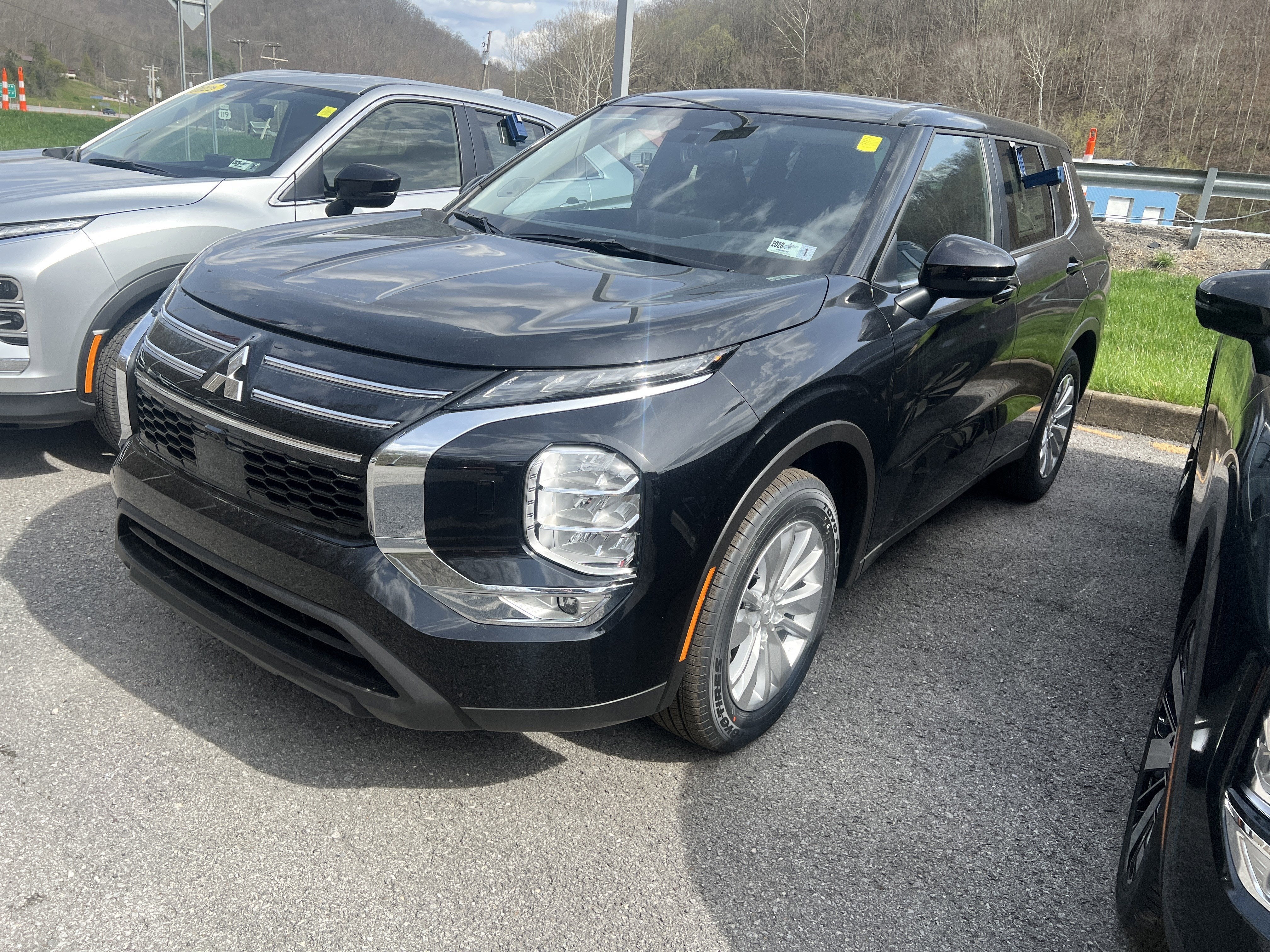 2026 Mitsubishi Outlander ES