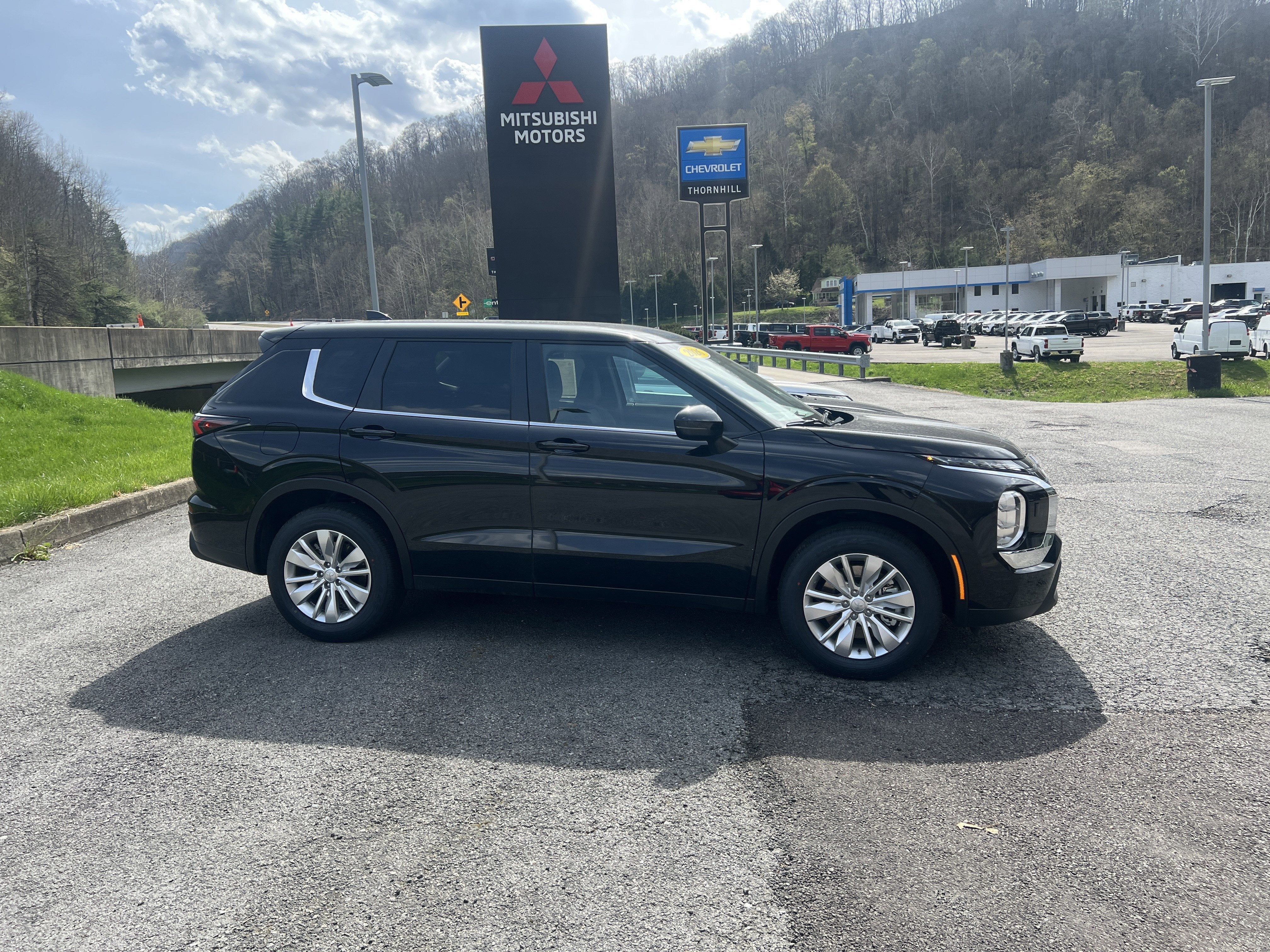 2026 Mitsubishi Outlander ES