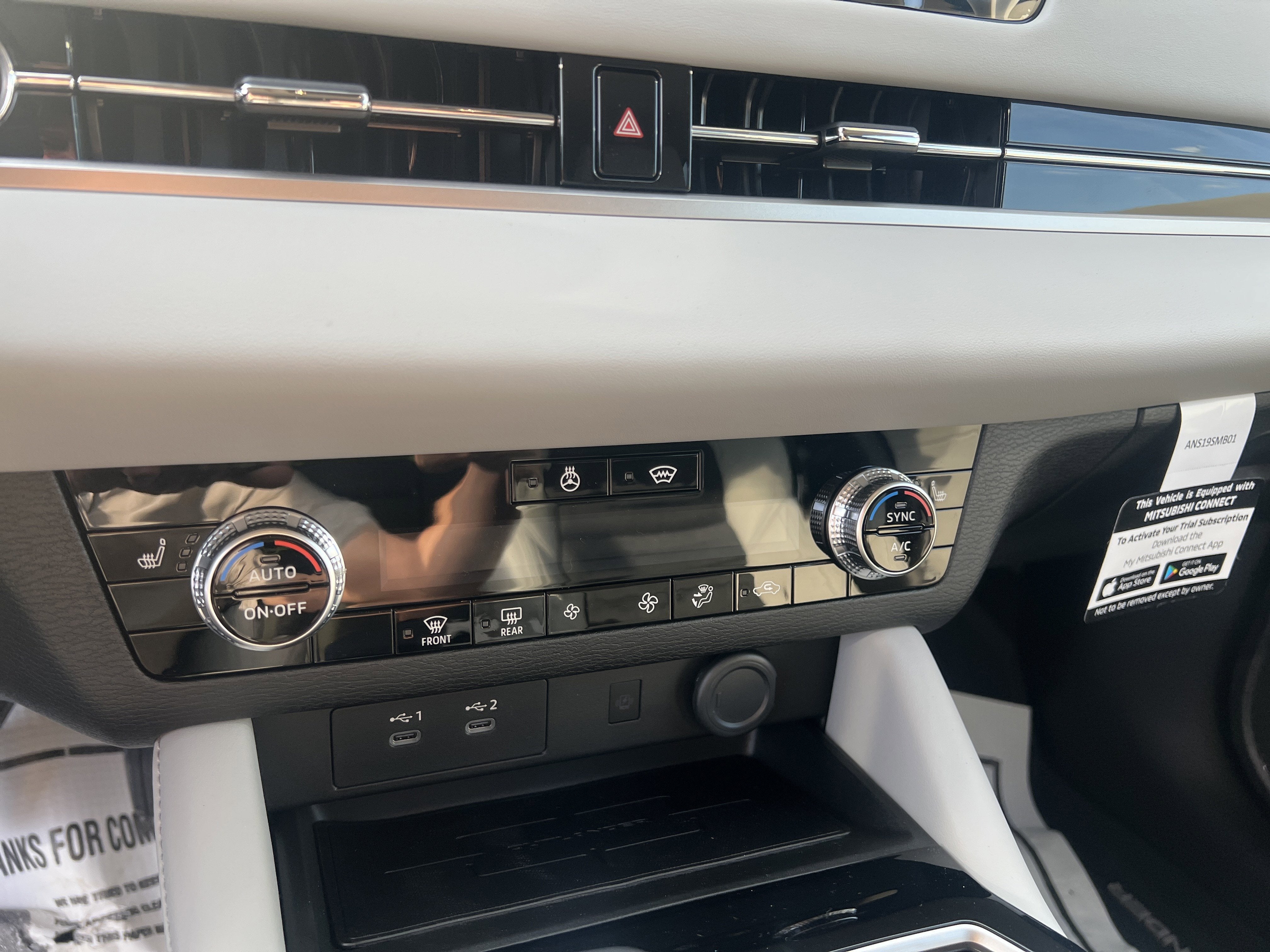 2026 Mitsubishi Outlander SE