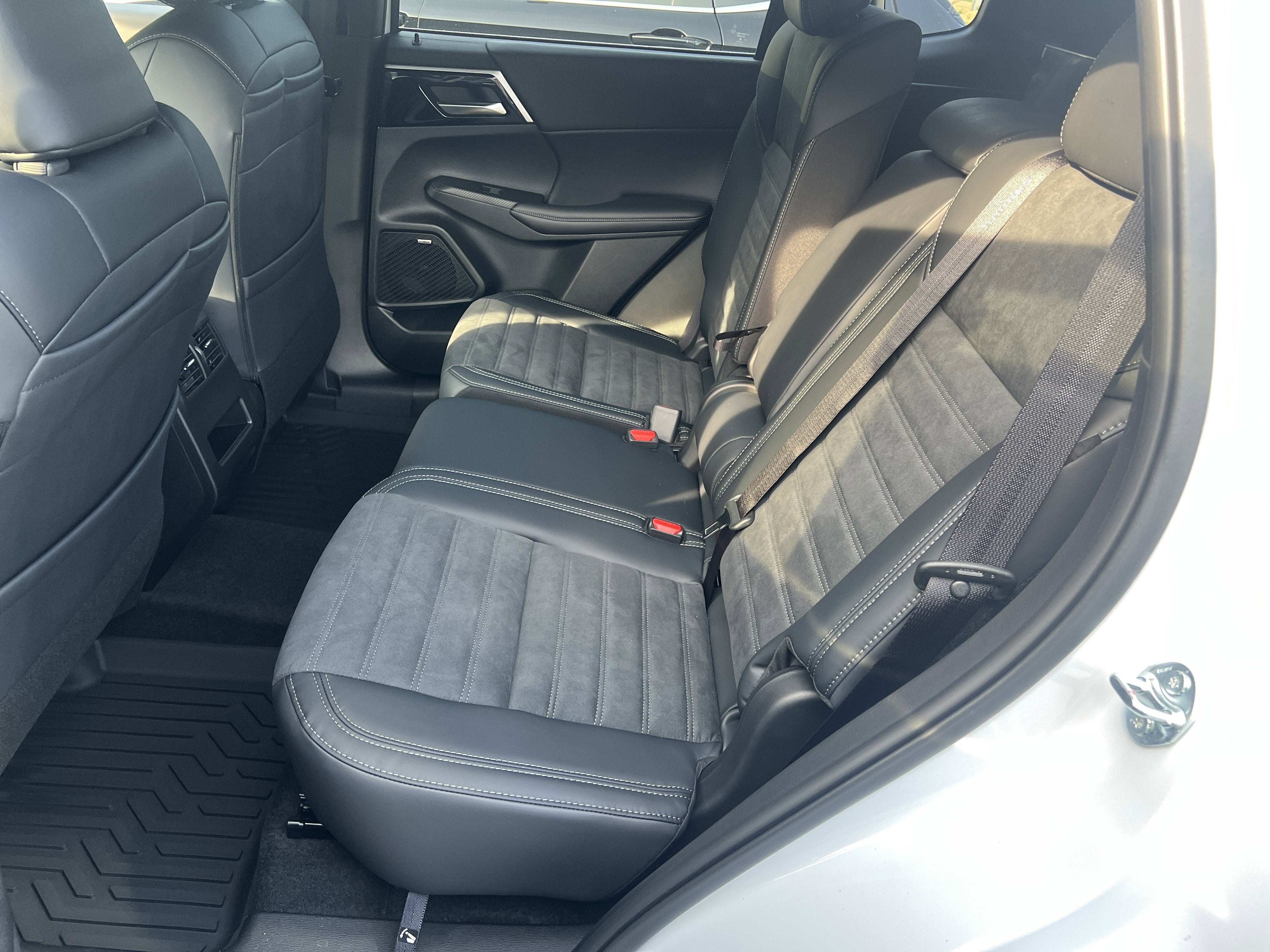 2026 Mitsubishi Outlander LE