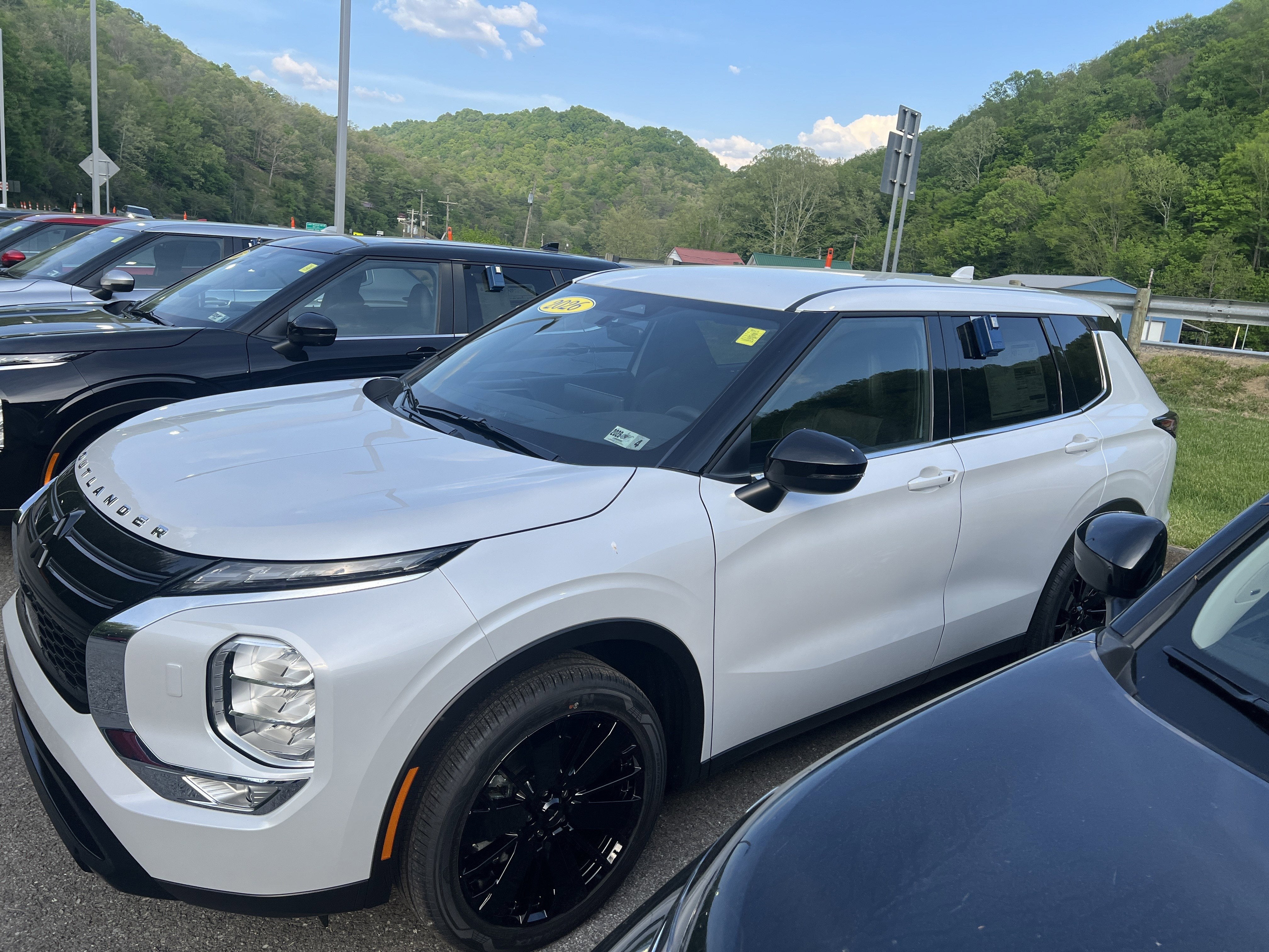 2026 Mitsubishi Outlander LE