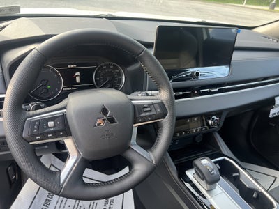 2026 Mitsubishi Outlander LE